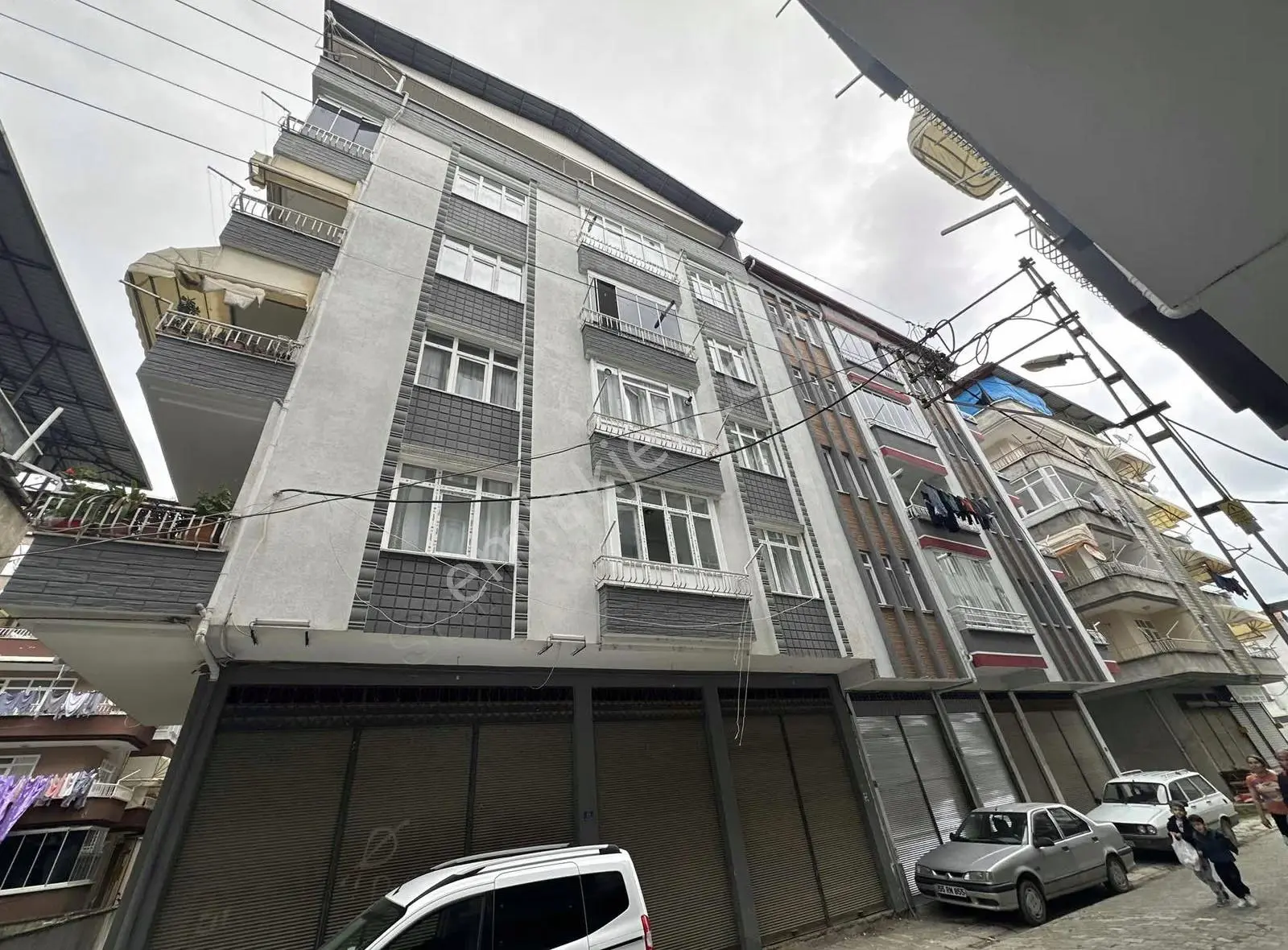 Sevgi Emlaktan Satılık Orta Mahallede 2+1 Fırsat Daire