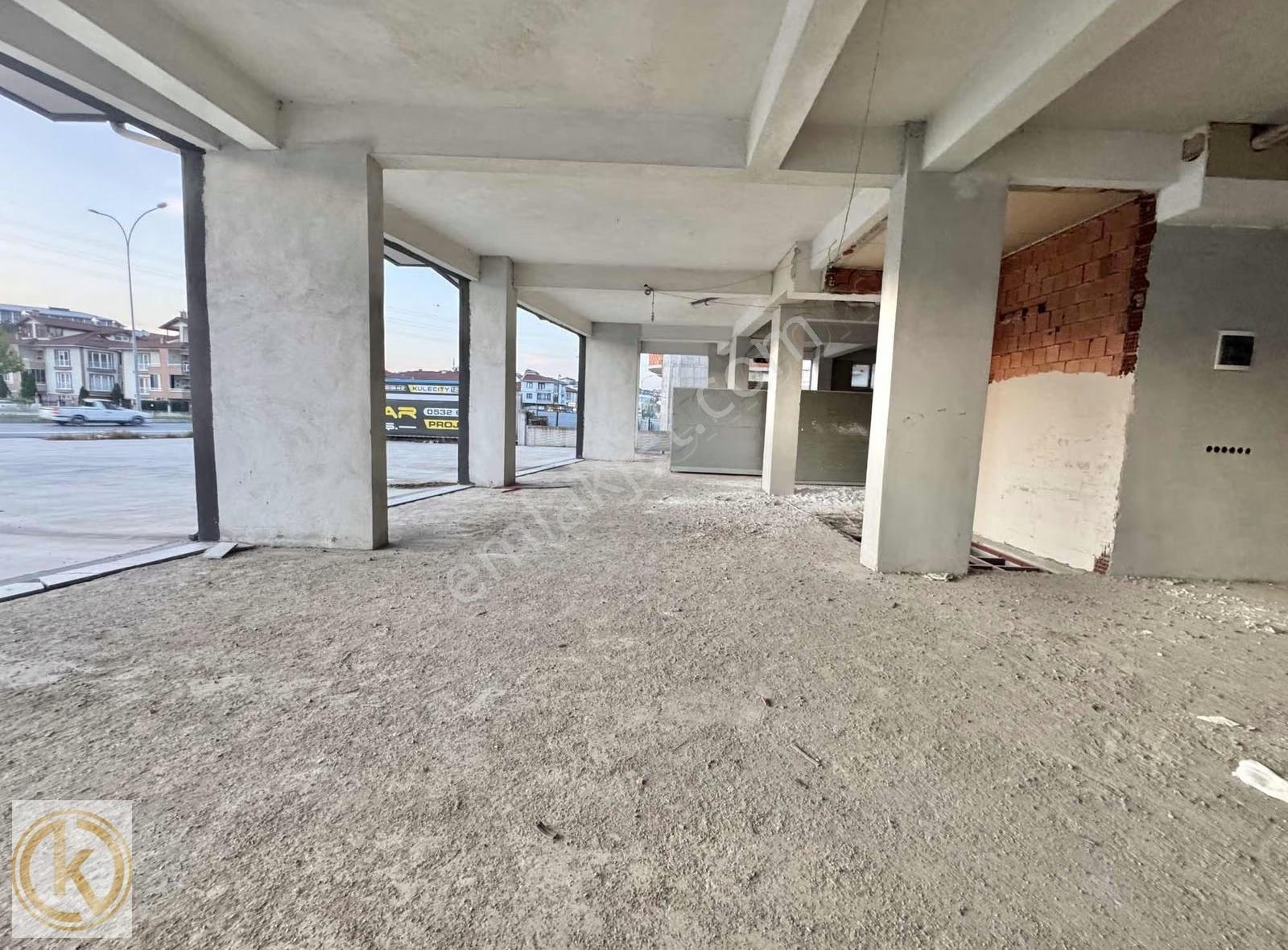 Kaymak Emlaktan Erenler'de Ana Cadde Üzeri 520m2 Kiralık Dükkan - Görsel 7