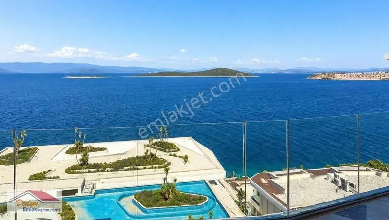 Denize Sıfır 5 Yıldızlı Otel Konseptli 3+1 Satılık Rezidans