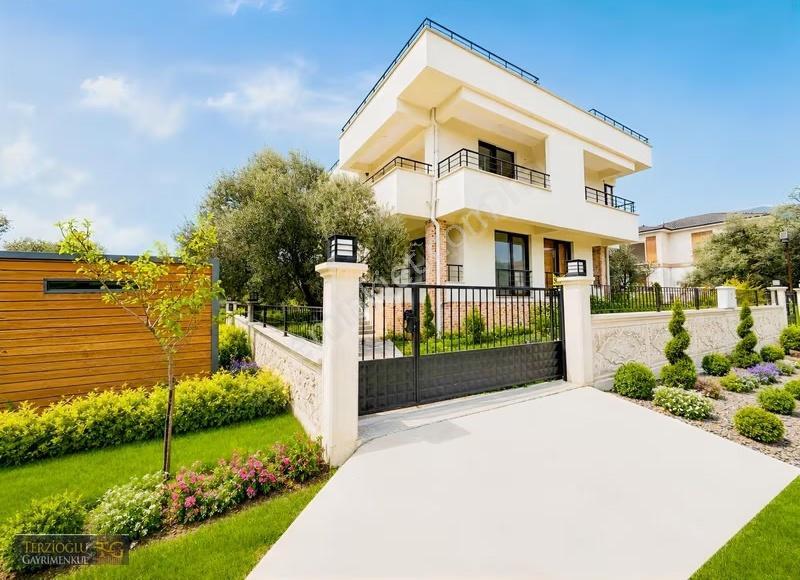 Terzioğlu'ndan Gürede Geniş Bahçeli 4+1 Villa