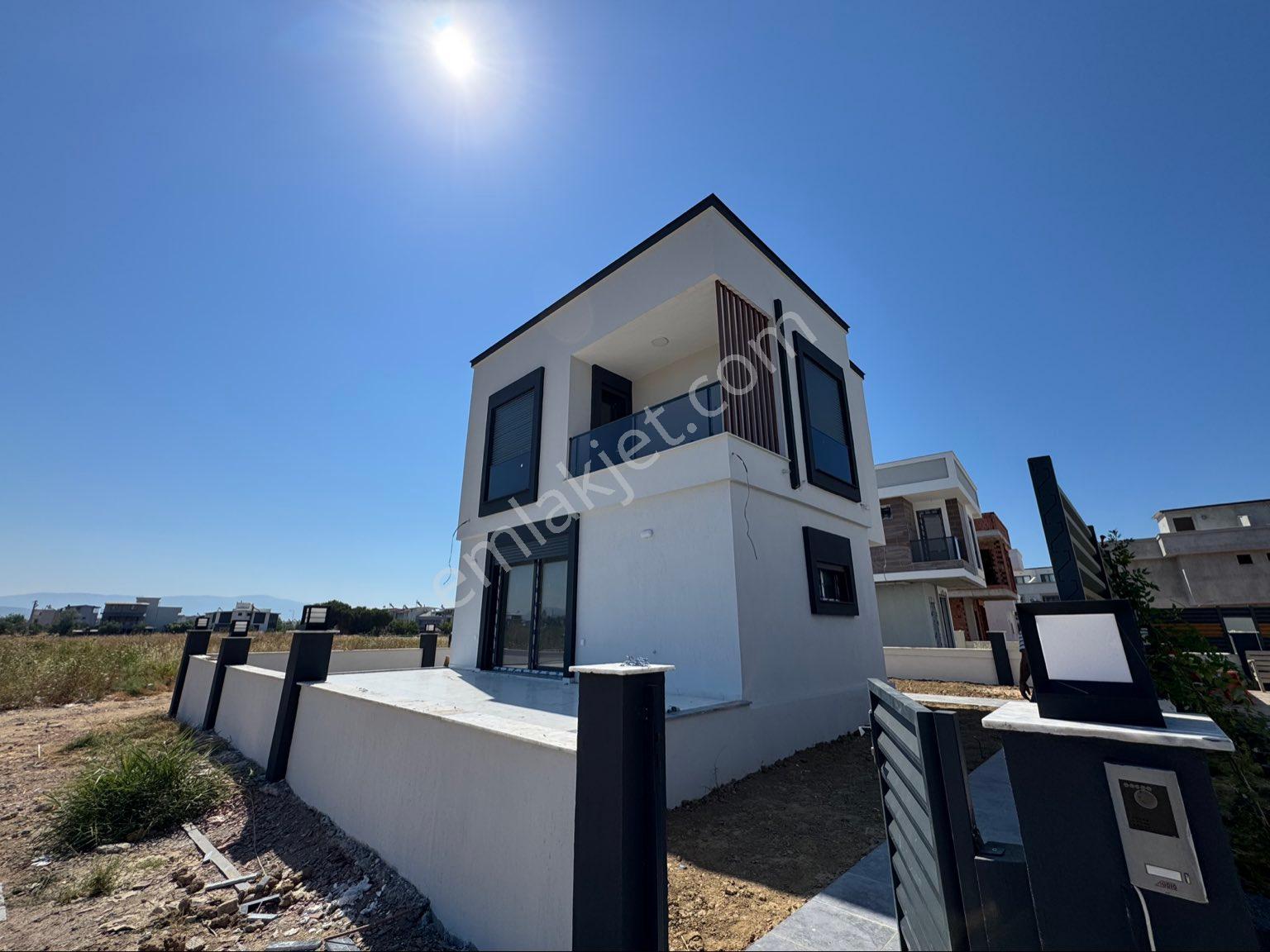 Seferihisar Doğanbey De Satılık 260 M2 İçinde 2+1 Müstakil Villa