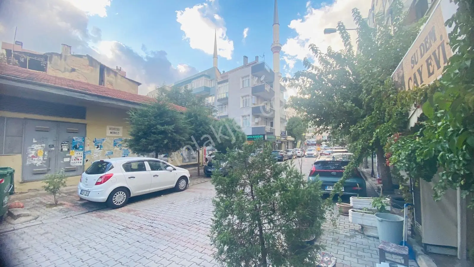 Üçyol Metro Çıkışı Merkezi Konumda Satılık Dükkan - Görsel 2