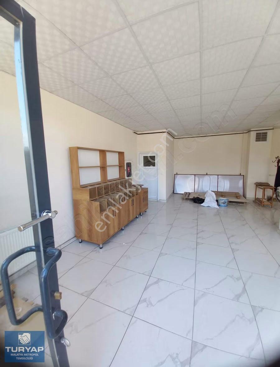 Turyap Metropol'den Çatyol'da 70 M² Kiralık Dükkan - Görsel 2