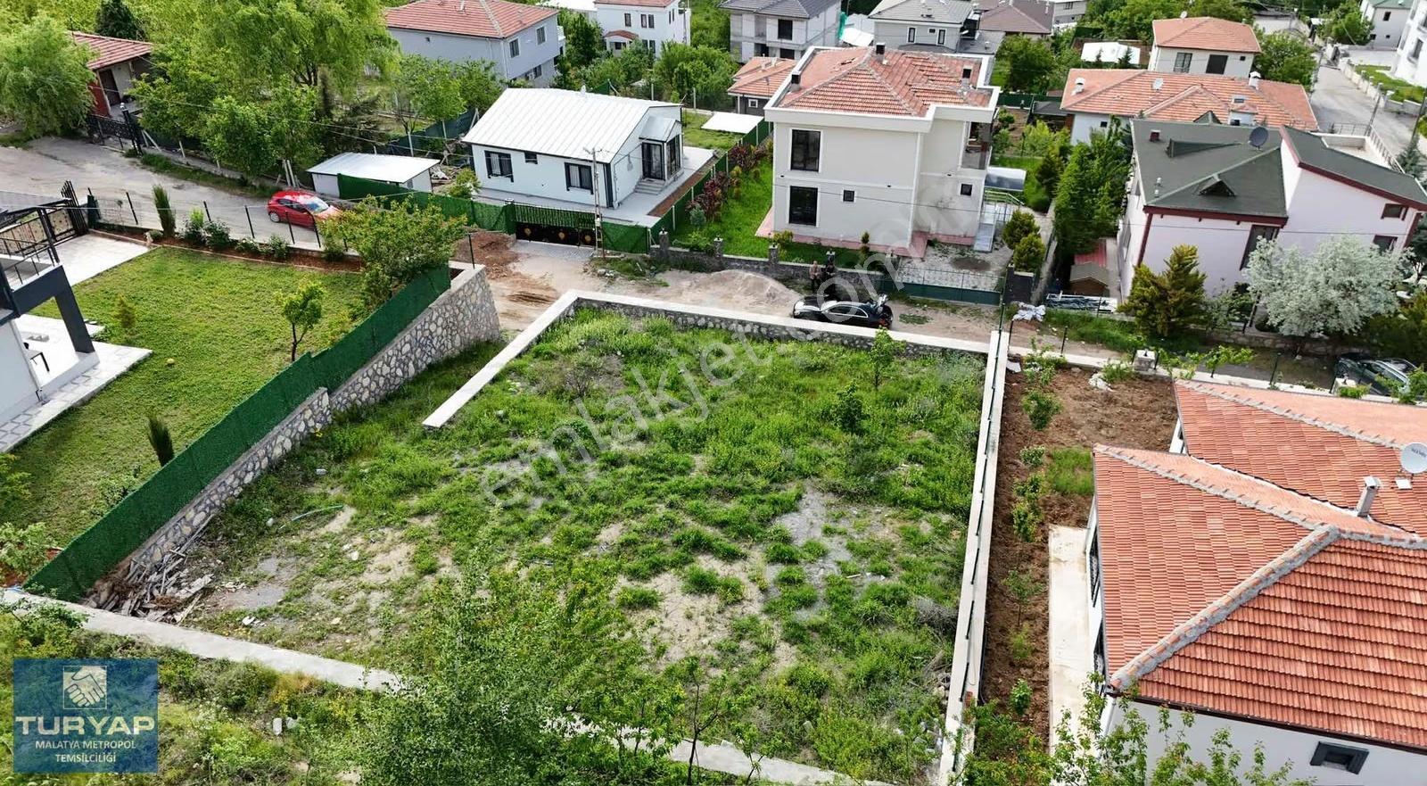 Turyap Metropol'den Hıroğlunda Taş Duvarlı Hazır Satılık Arsa