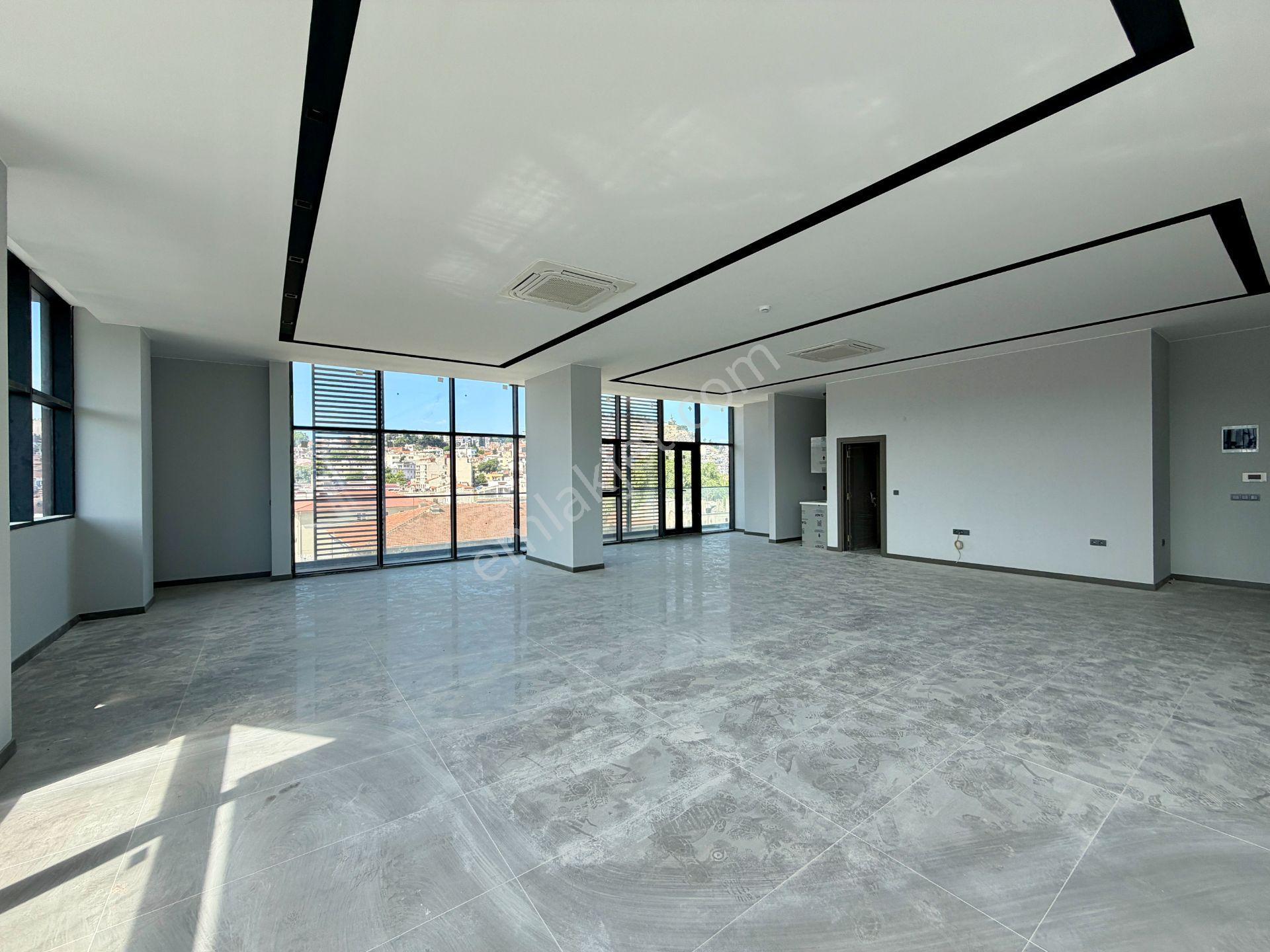 Kuşadası Merkez Ana Cadde Üzerınde 104 M² Kıralık Ofıs