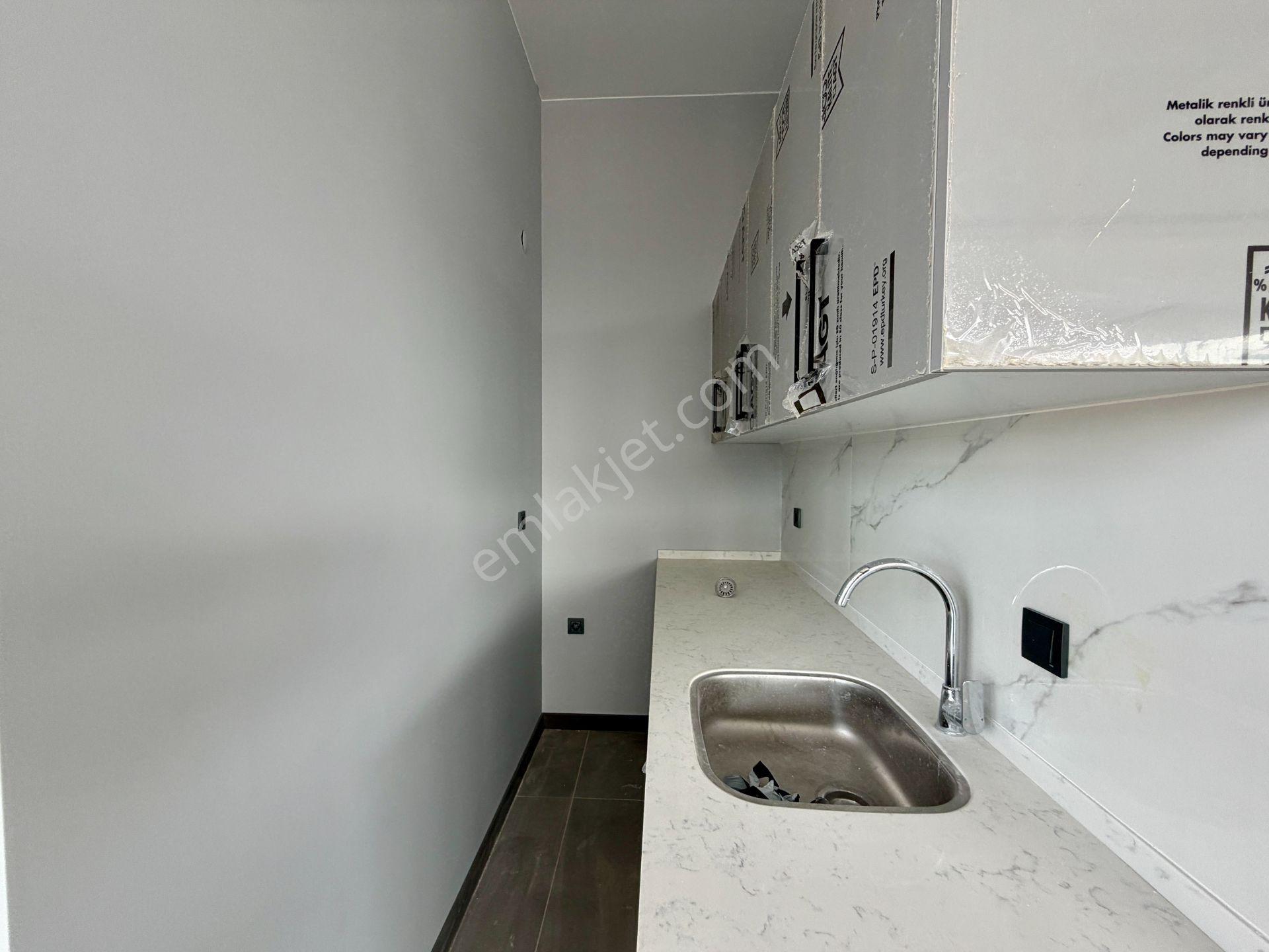 Kuşadası Merkez Ana Cadde Üzerınde 104 M² Kıralık Ofıs - Görsel 11