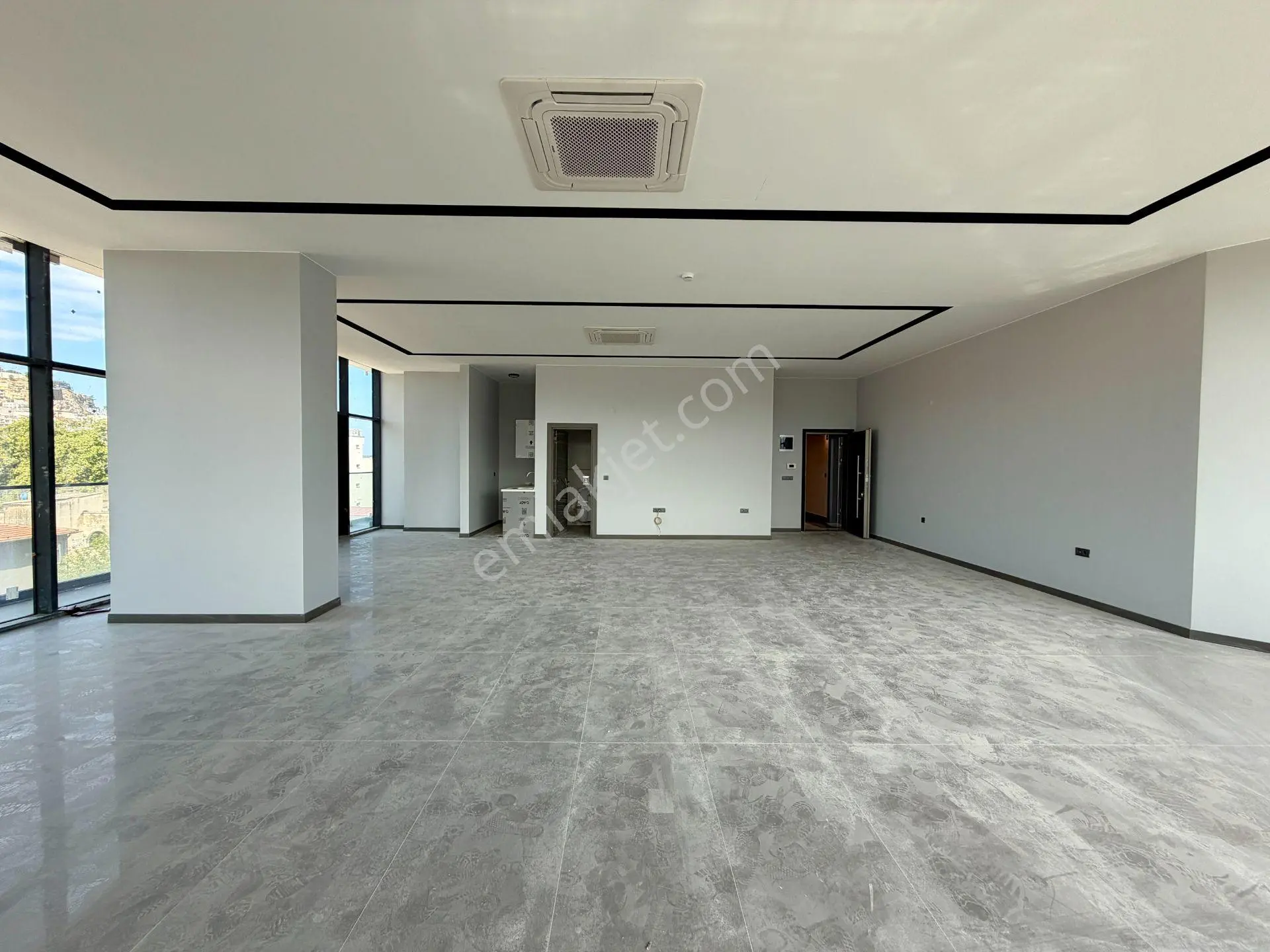Kuşadası Merkez Ana Cadde Üzerınde 104 M² Kıralık Ofıs - Görsel 5