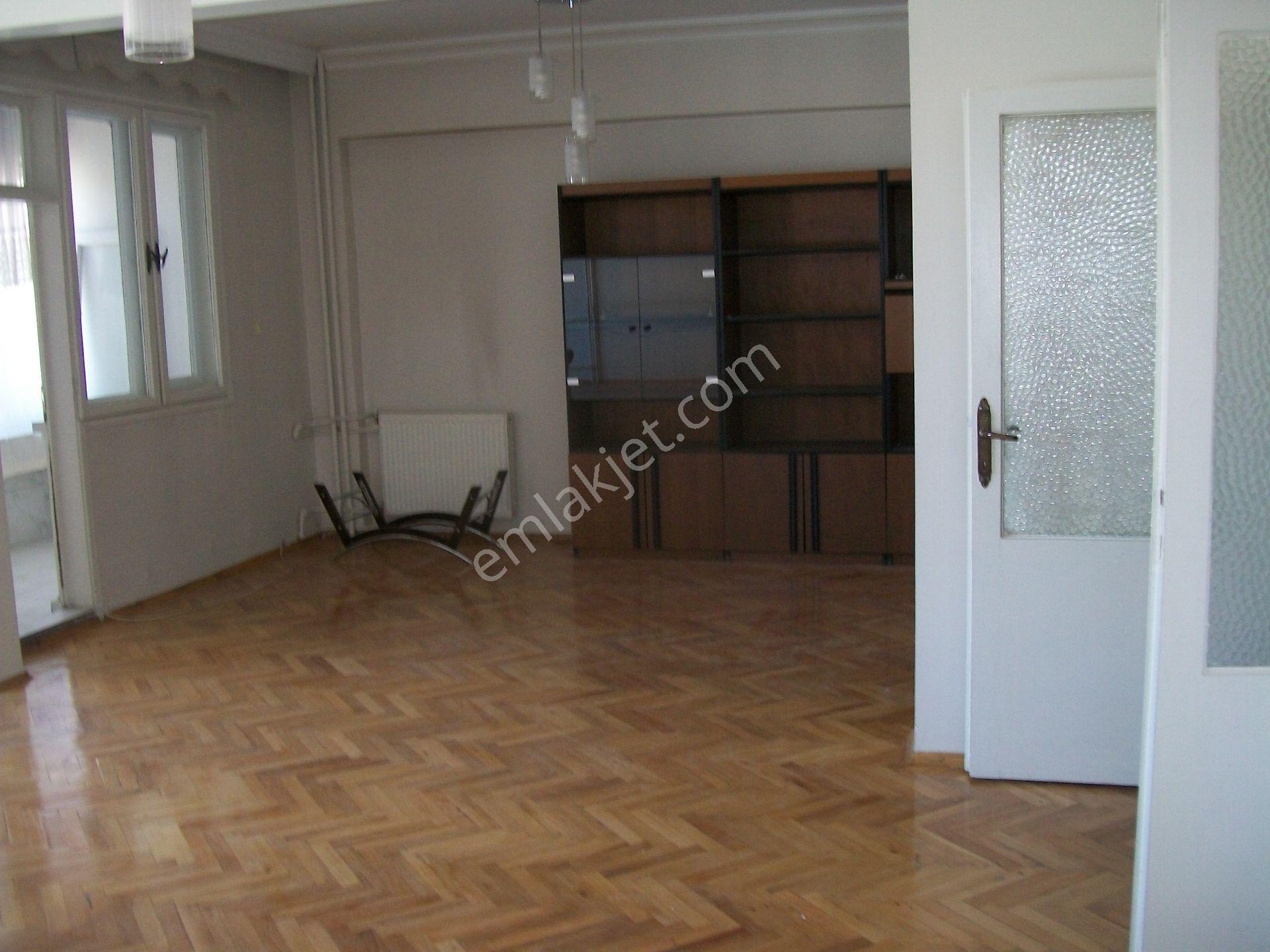 Hacı Mütahir Mahallesi Rasim Erel Cad.yıldızlı Apt.da 4+1 Bakımlı Daire - Görsel 8