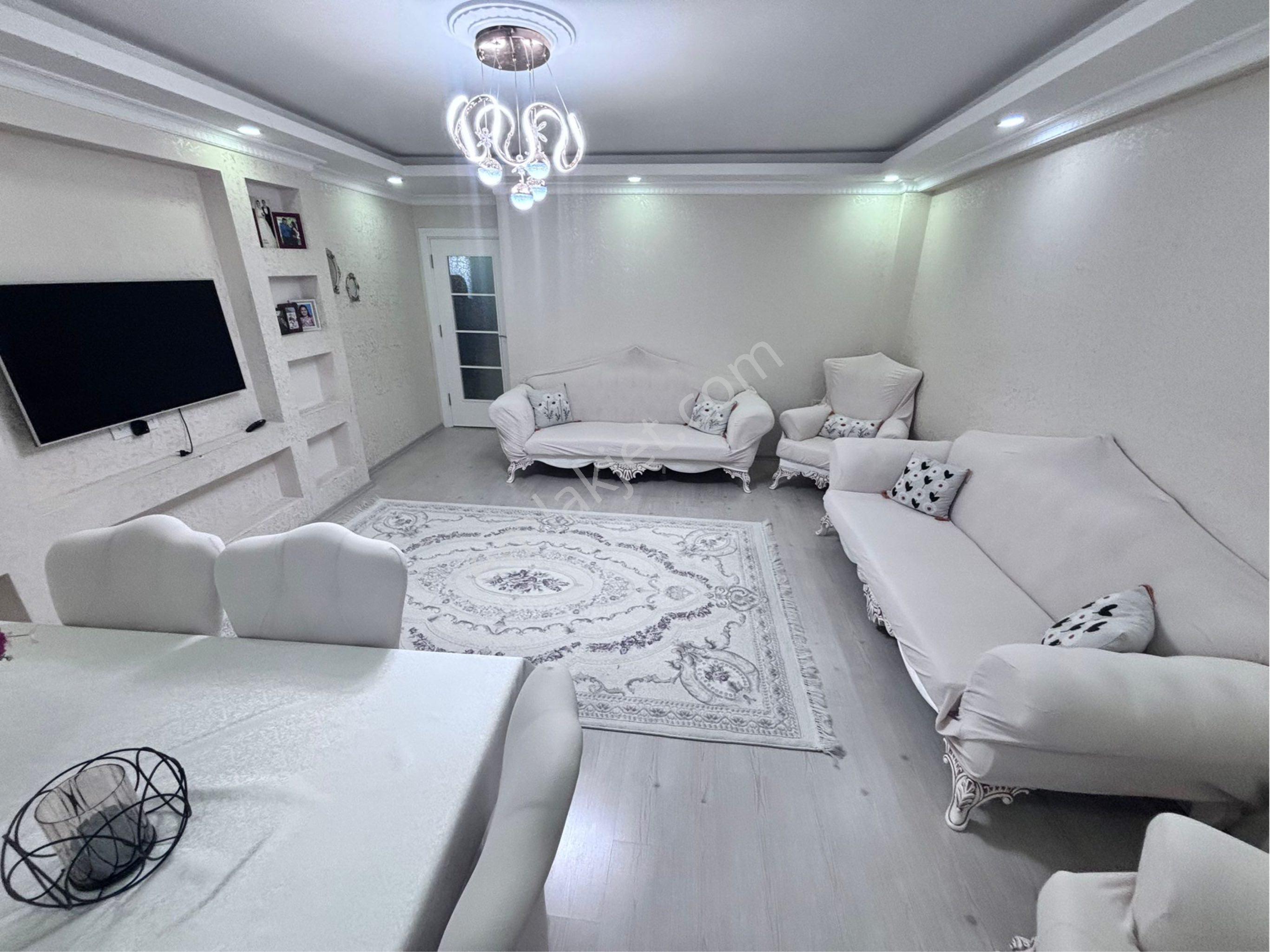 Bahçeşehir Mobilyacılar Çarşısı Karşısı Satılık Daire 3+1 130m2 Ebeveyin Banyolu