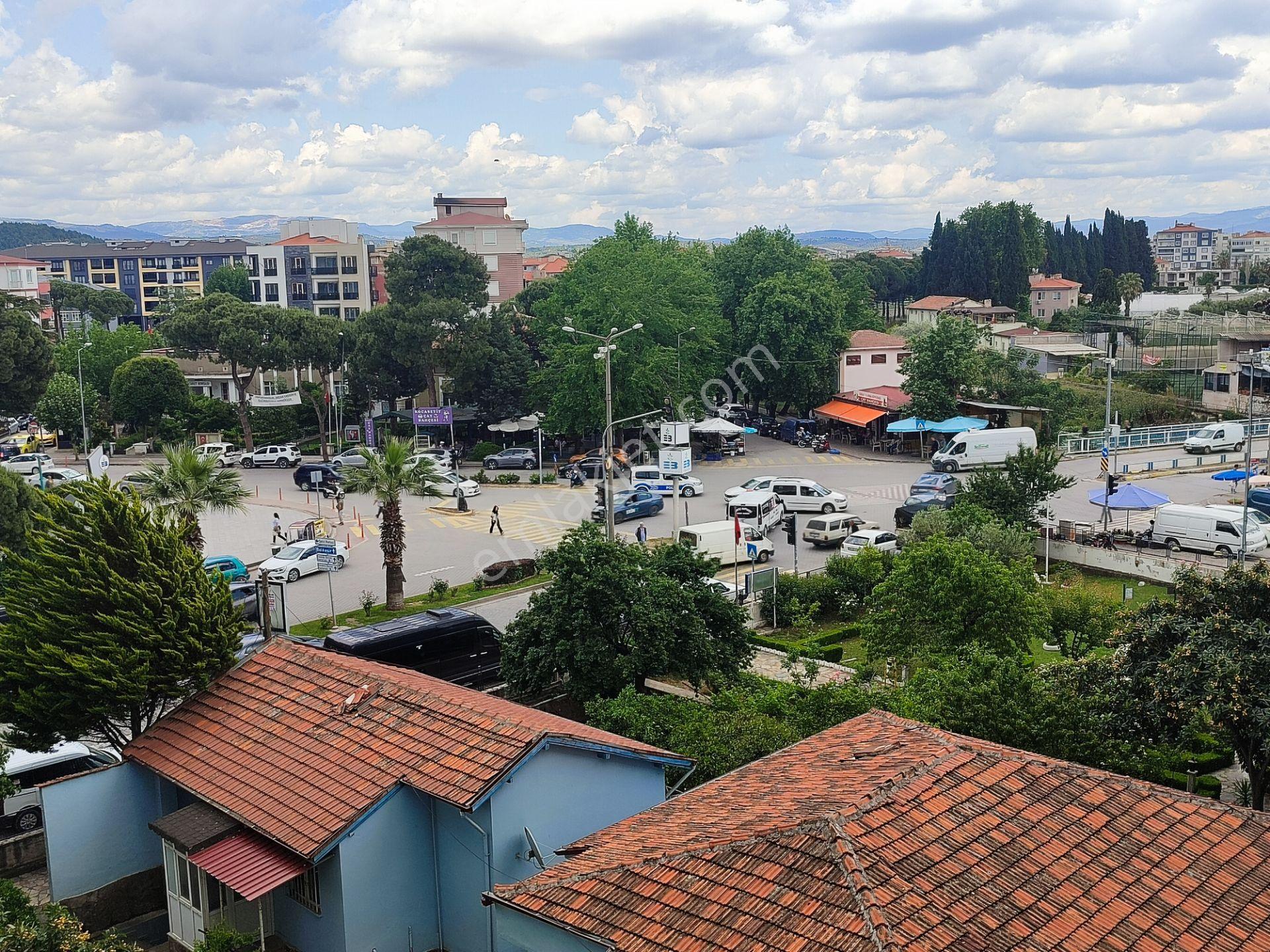 Kardeşten Edremit Merkezde Asansörlü Jeotermalli Ara Kat Geniş 3+1 Daire - Görsel 3