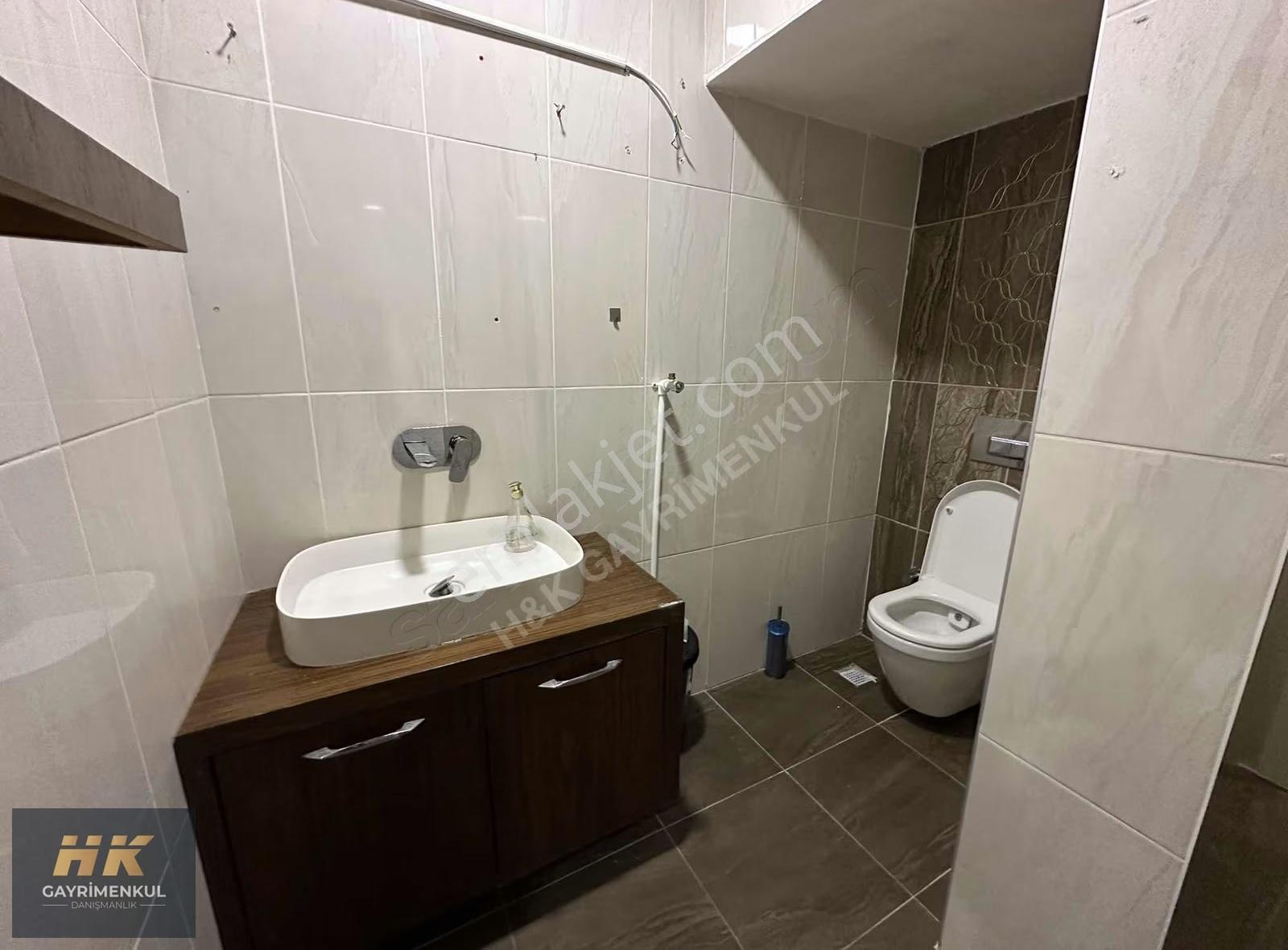 Uluç Mah. Mega Sitesi'nde 3 Katlı, 155m² Satılık Dükkan - Görsel 12