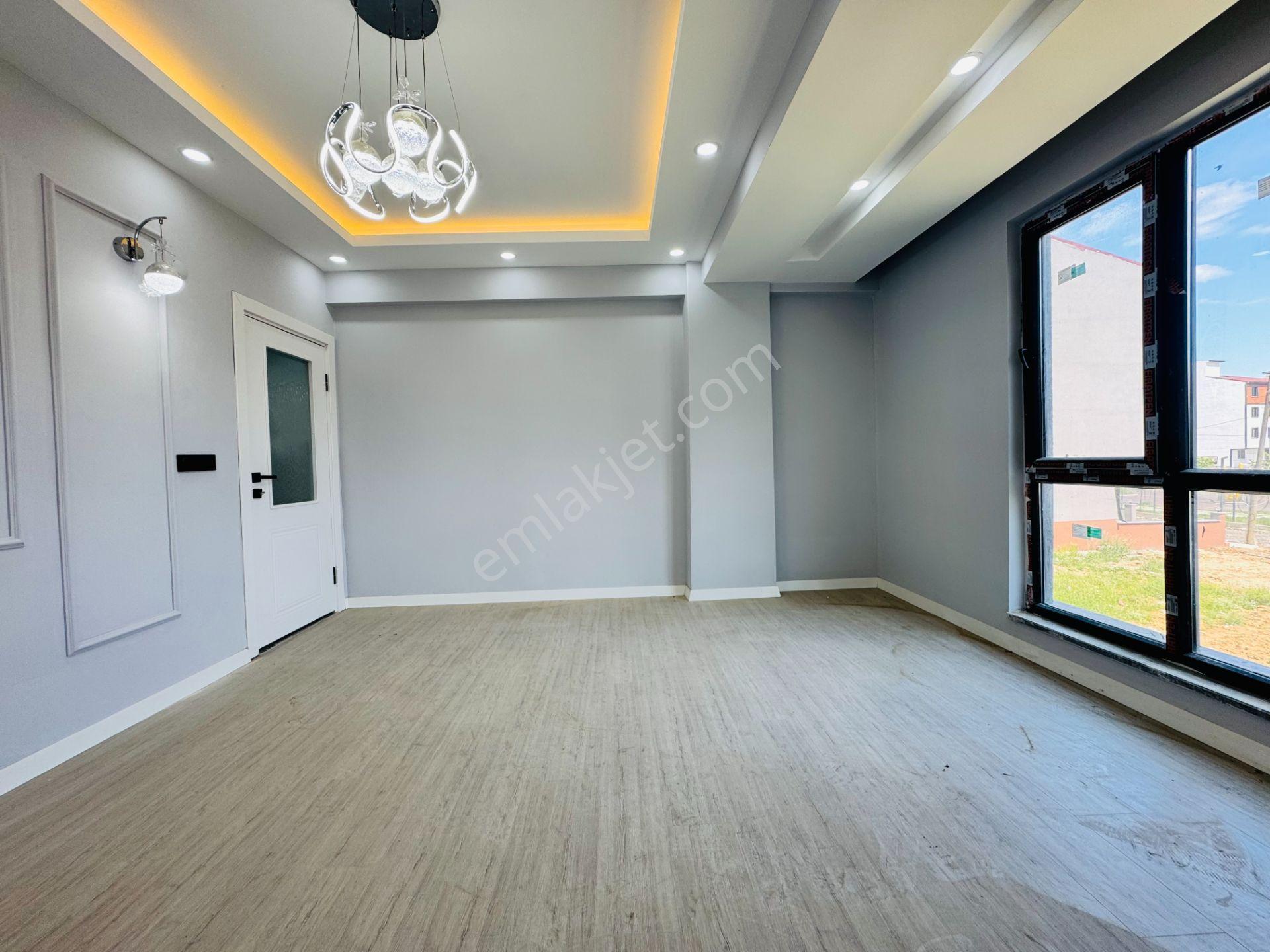 Güven'den Hastaneye Yakın Yerden Isıtmalı,k.cam Balkonlu 2+1 Ev - Görsel 5