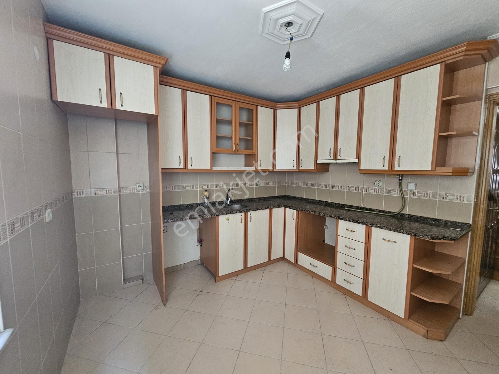 Buca Göksu Mah Satılık Doğalgazlı 3,kat Daire 120m2 3+1 - Görsel 9