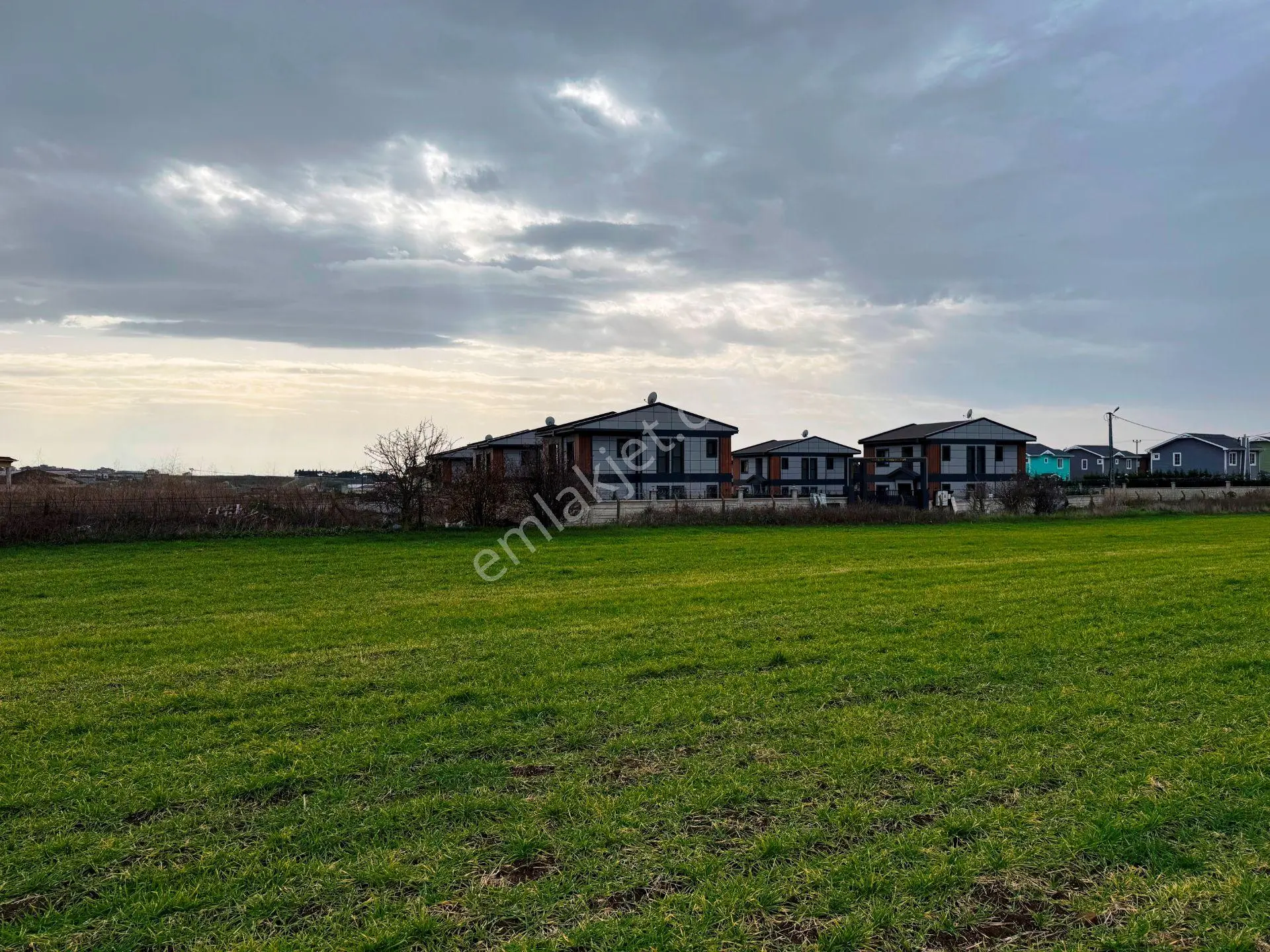 Silivri'de Prestijli Lokasyonda 3042m2 Villa İmarlı Satılık Arsa - Görsel 3