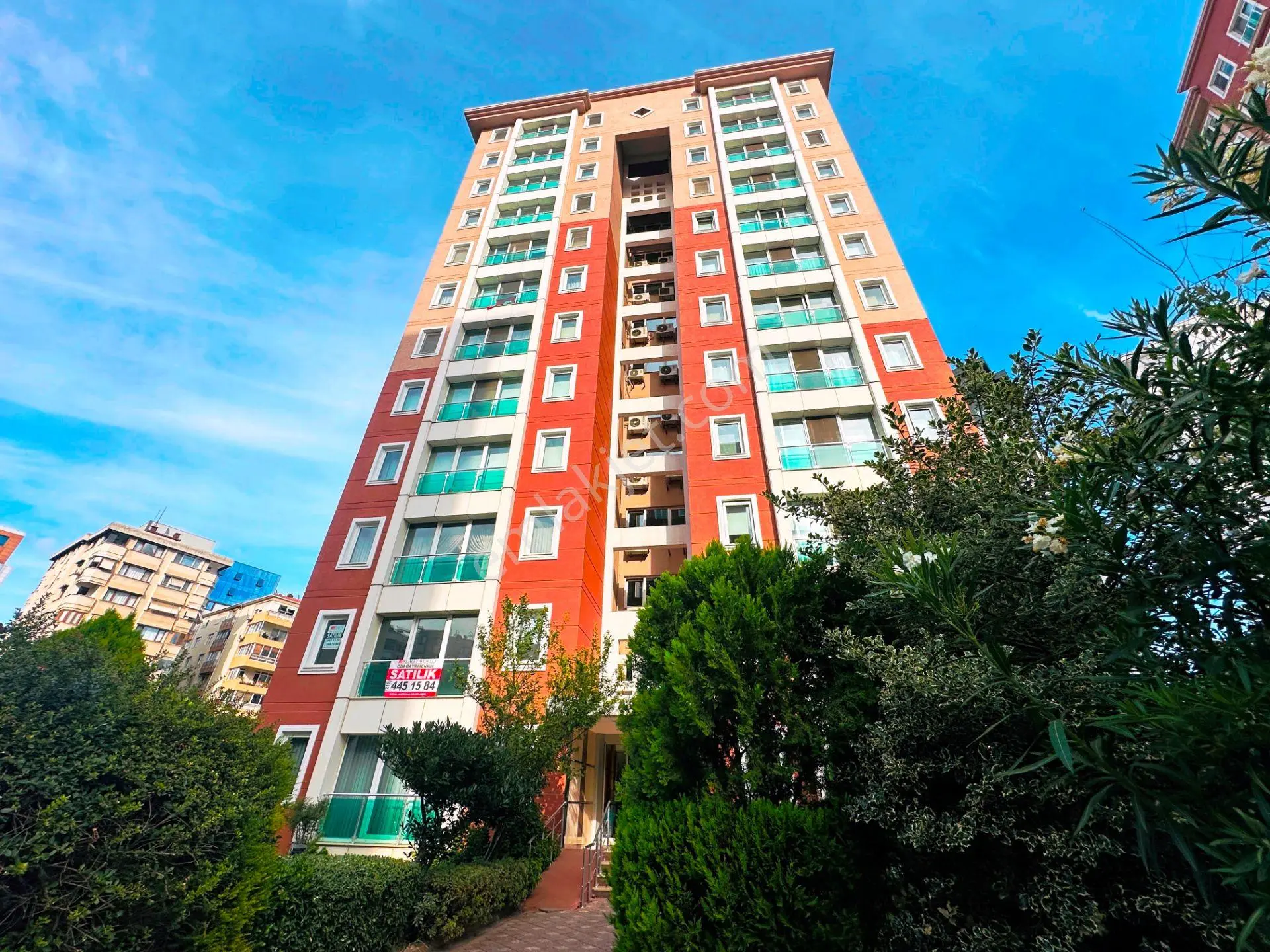 Şenesenevler Metro Yanı 17 Yıllık İskanlı Site 1.kat Satılık 4+1