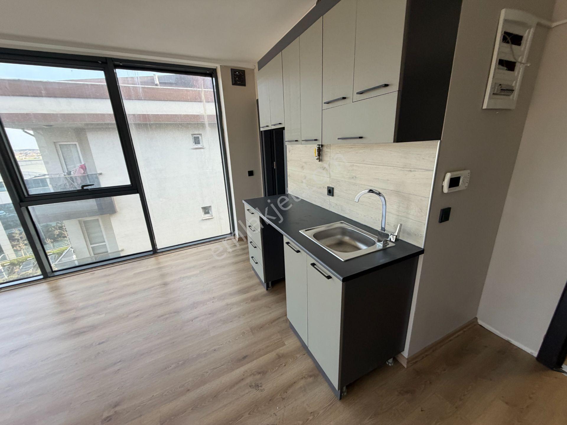 Sancaktepe Panasonic Yanı 8 Yıllık Plazada 5.kat 1+1 Kiralık Ofis - Görsel 20