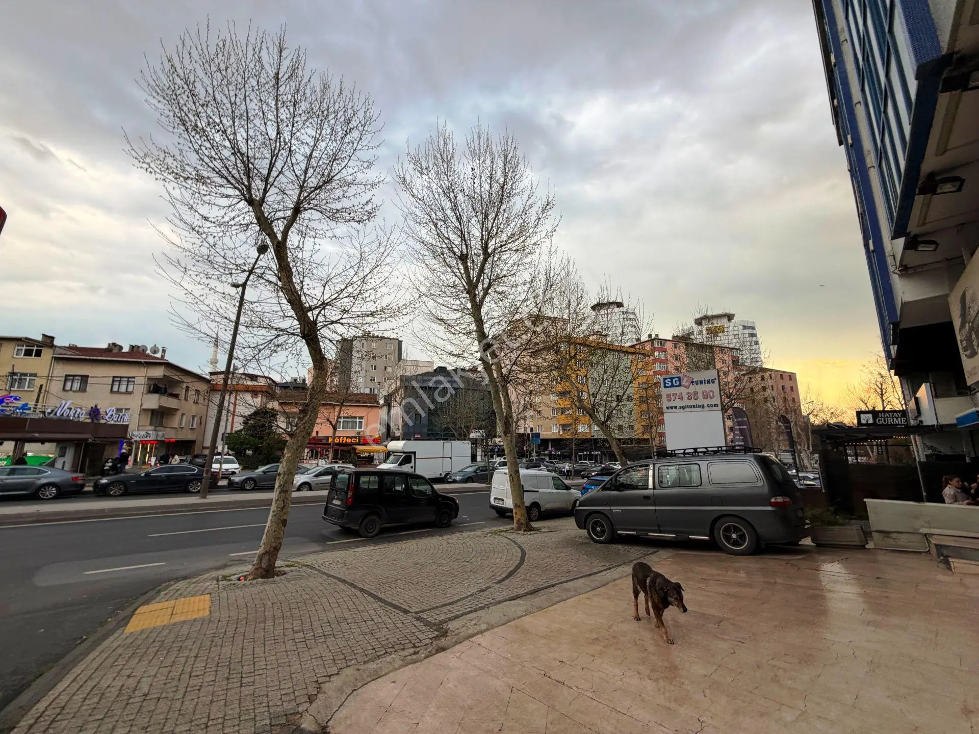Ataşehir'in Merkezinde Yüksek Görünürlüklü 180m2 Satılık İşyeri