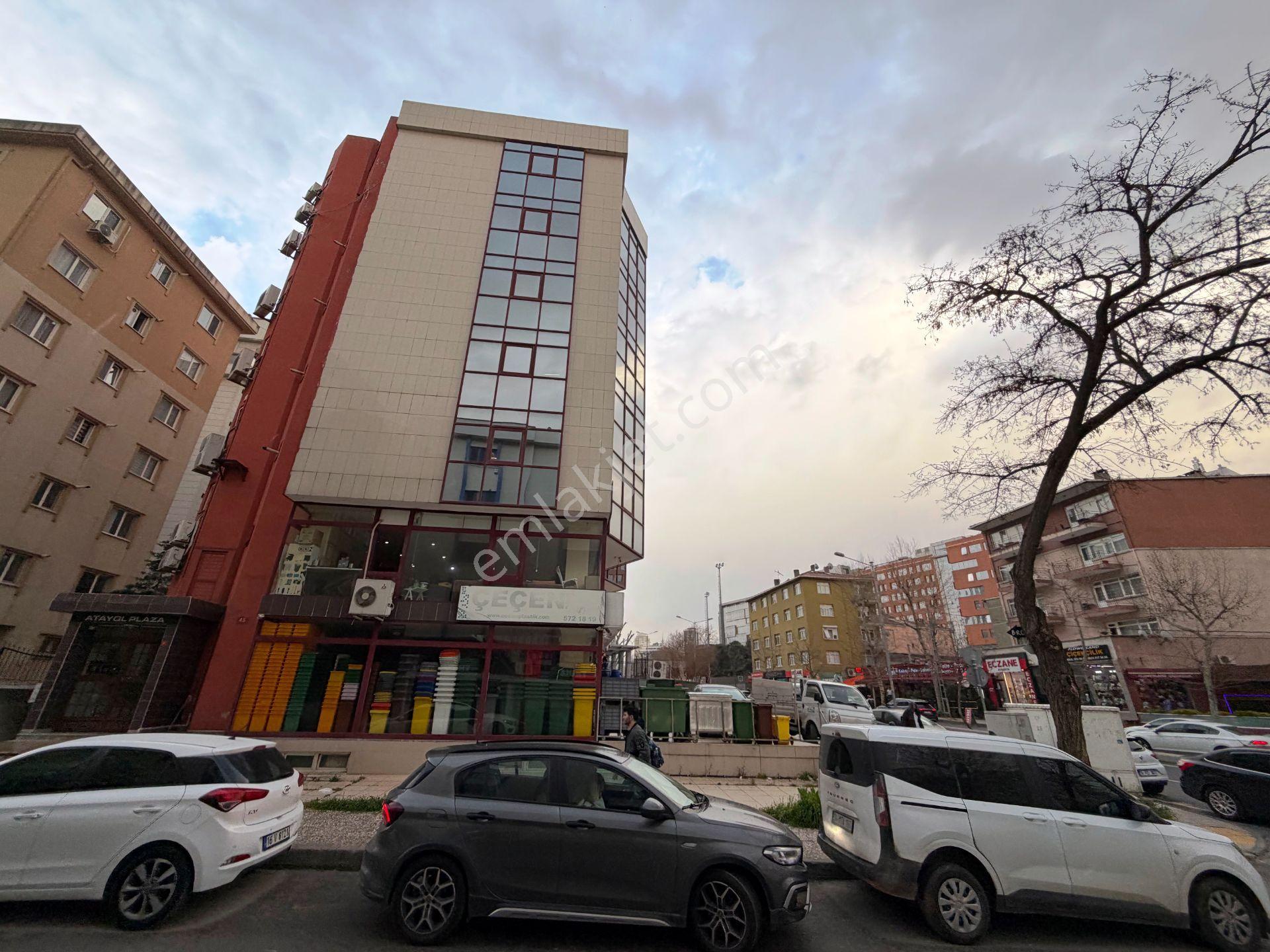 Ataşehir'in Merkezinde Yüksek Görünürlüklü 180m2 Satılık İşyeri - Görsel 27