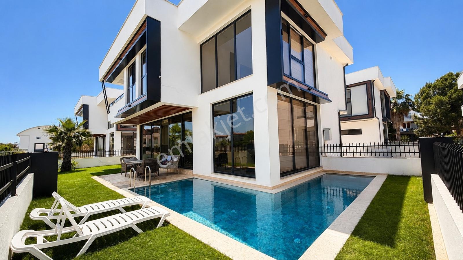 Sıfır Yeni 4+1 Müstakil Havuzlu Ultra Lüks Villa