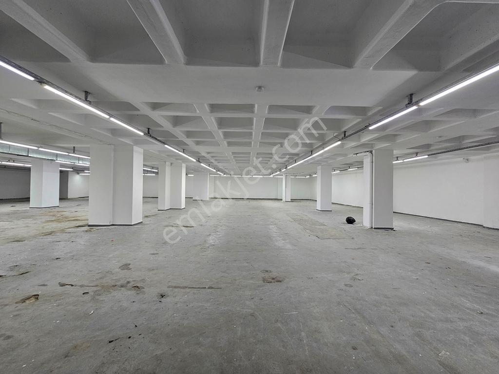 Esenyurt Yeşilkent Mh Çok Amaçlı Kullanıma Uygun 1350 M2 İş Yeri