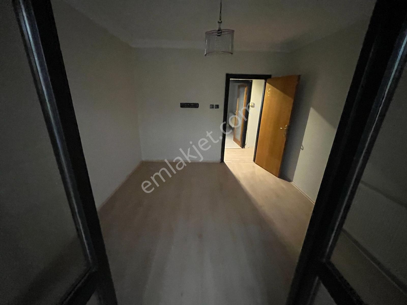 3+1 Arakat (oldukça Geniş Kullanışlı)şehrin Göbeğinde Kiralık - Görsel 11