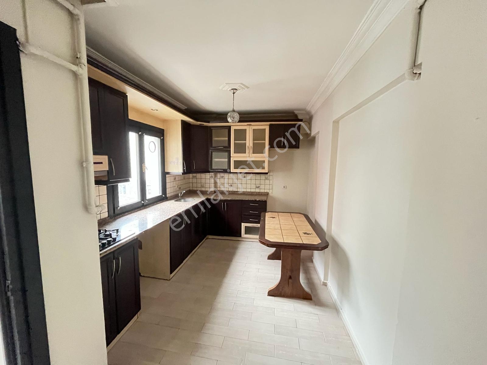 3+1 Arakat (oldukça Geniş Kullanışlı)şehrin Göbeğinde Kiralık - Görsel 18