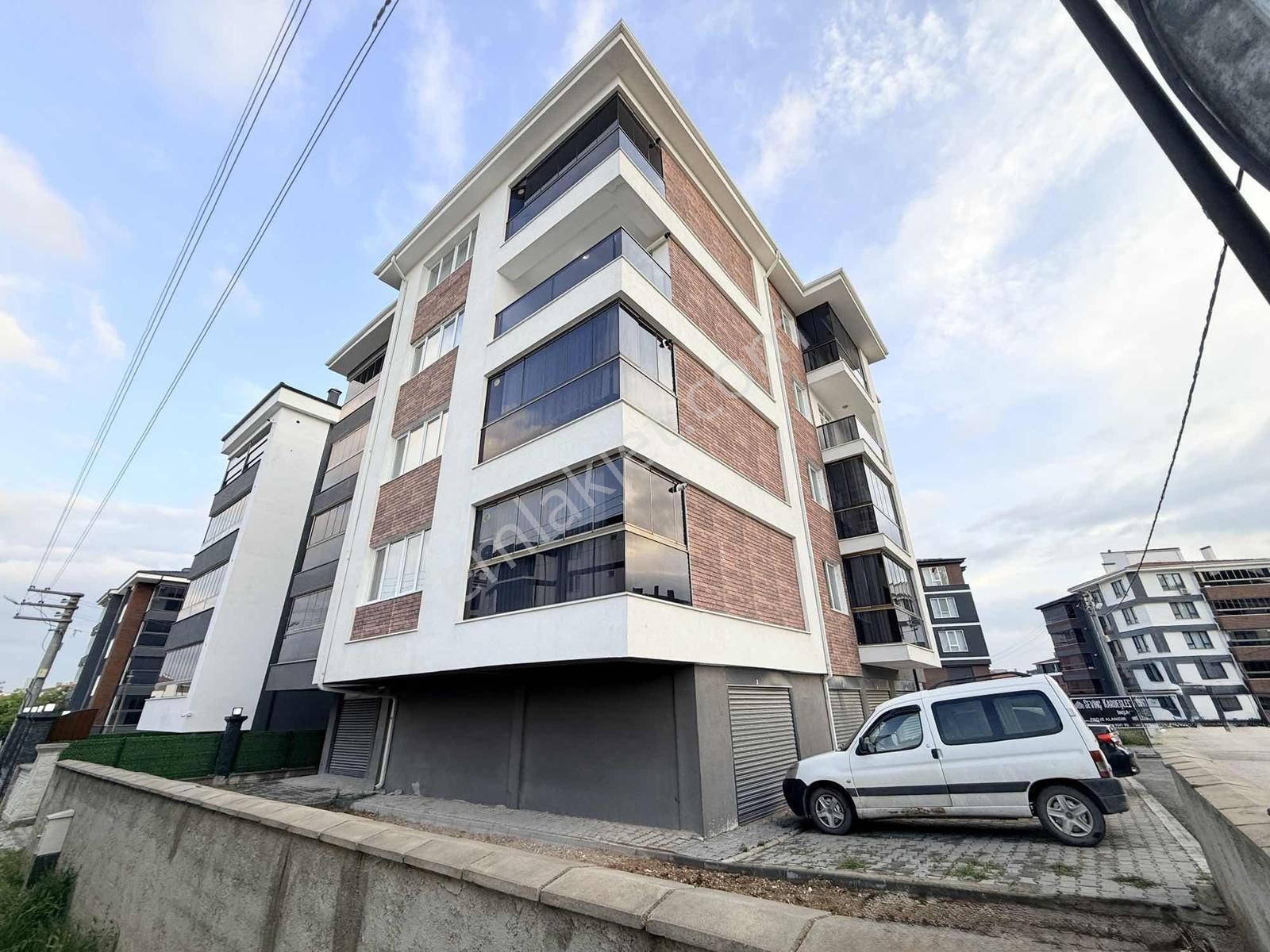Özbey Emlaktan Ara Kat Özel Garajlı Kiralık 3+1 Daire - Görsel 30