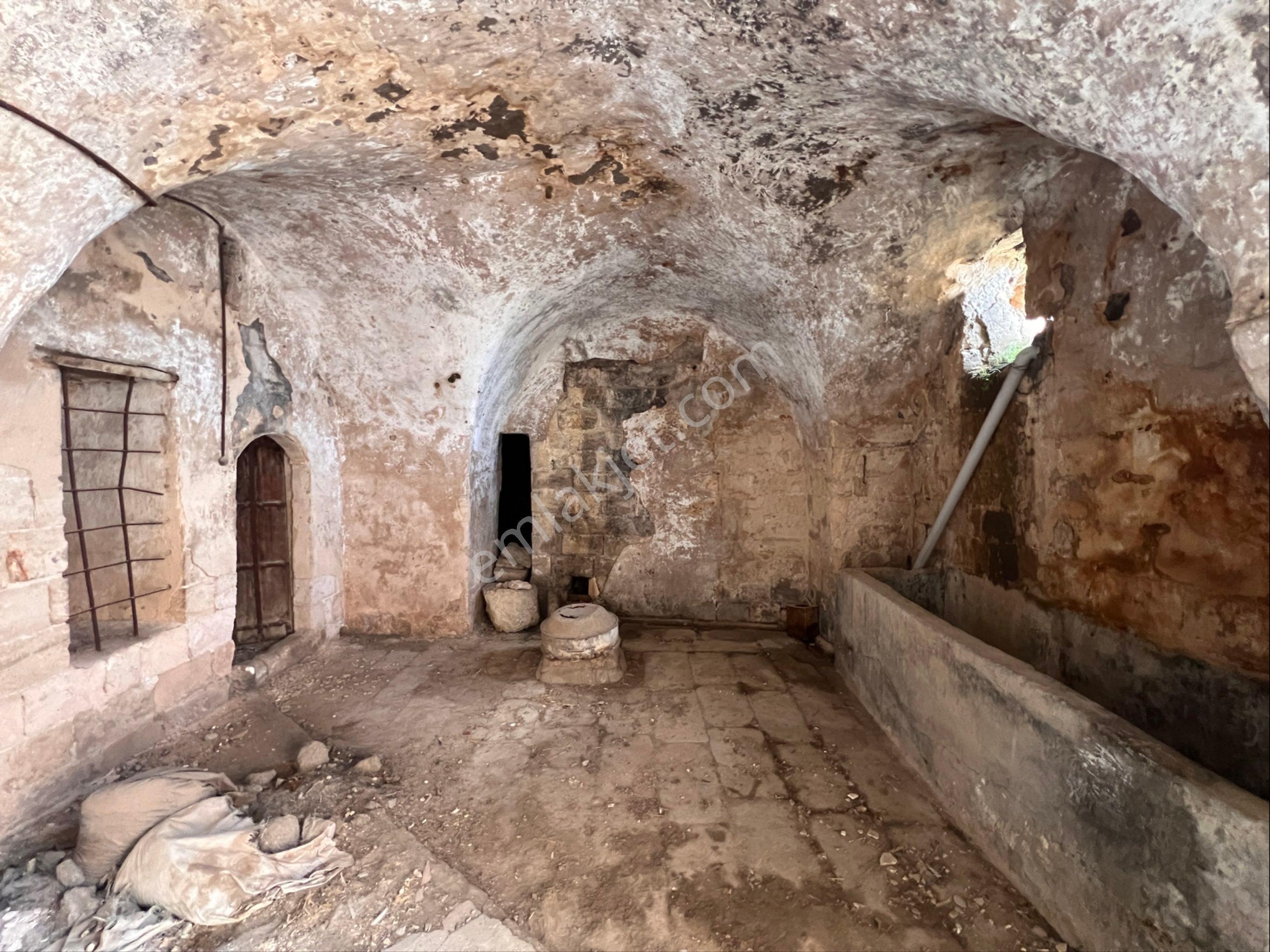 Murat Emlaktan Eşsiz Eski Mardin Manzaralı Geniş Teraslı Konağımız Satılıktır - Görsel 20