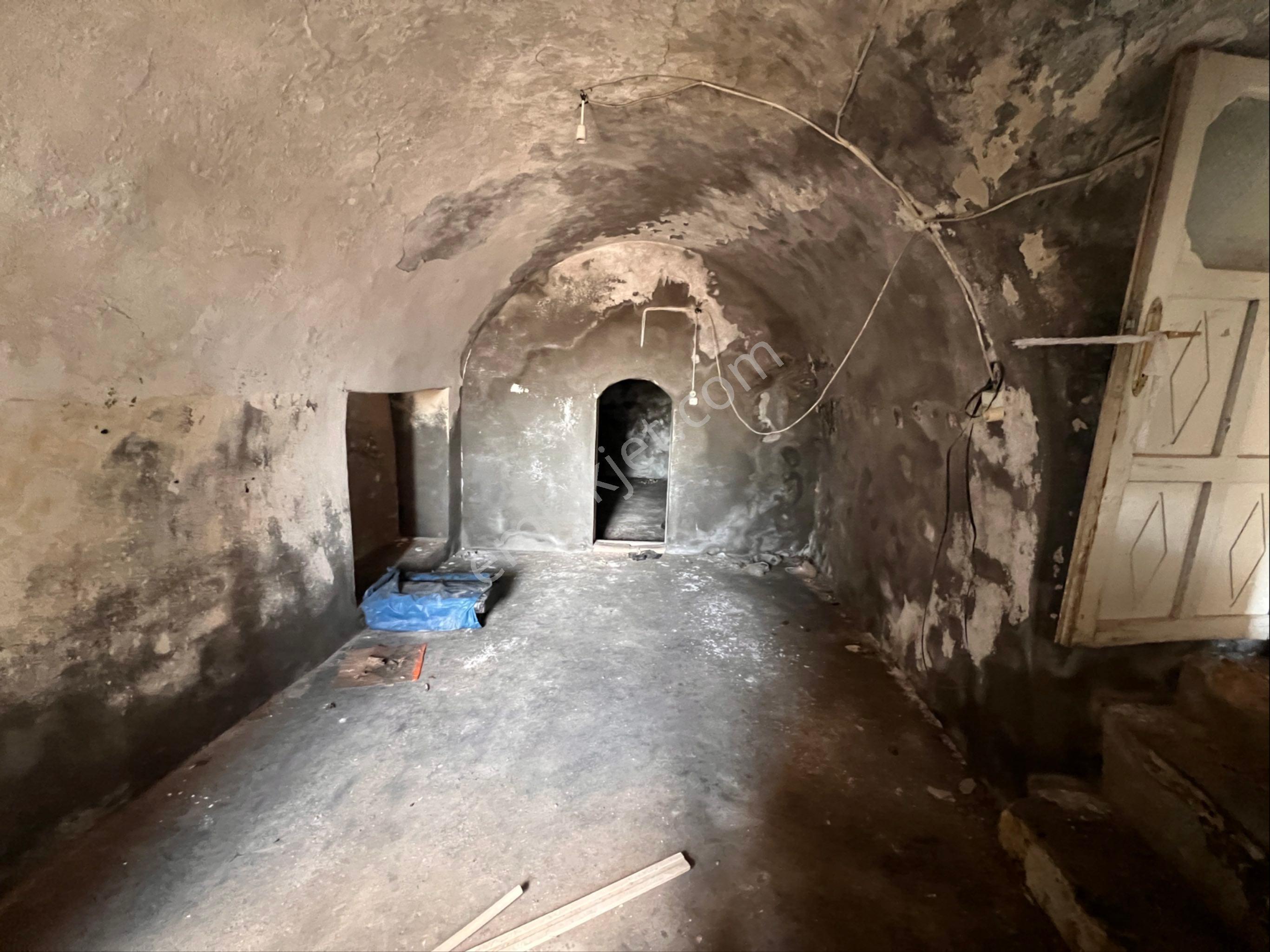 Murat Emlaktan Eşsiz Eski Mardin Manzaralı Geniş Teraslı Konağımız Satılıktır - Görsel 25