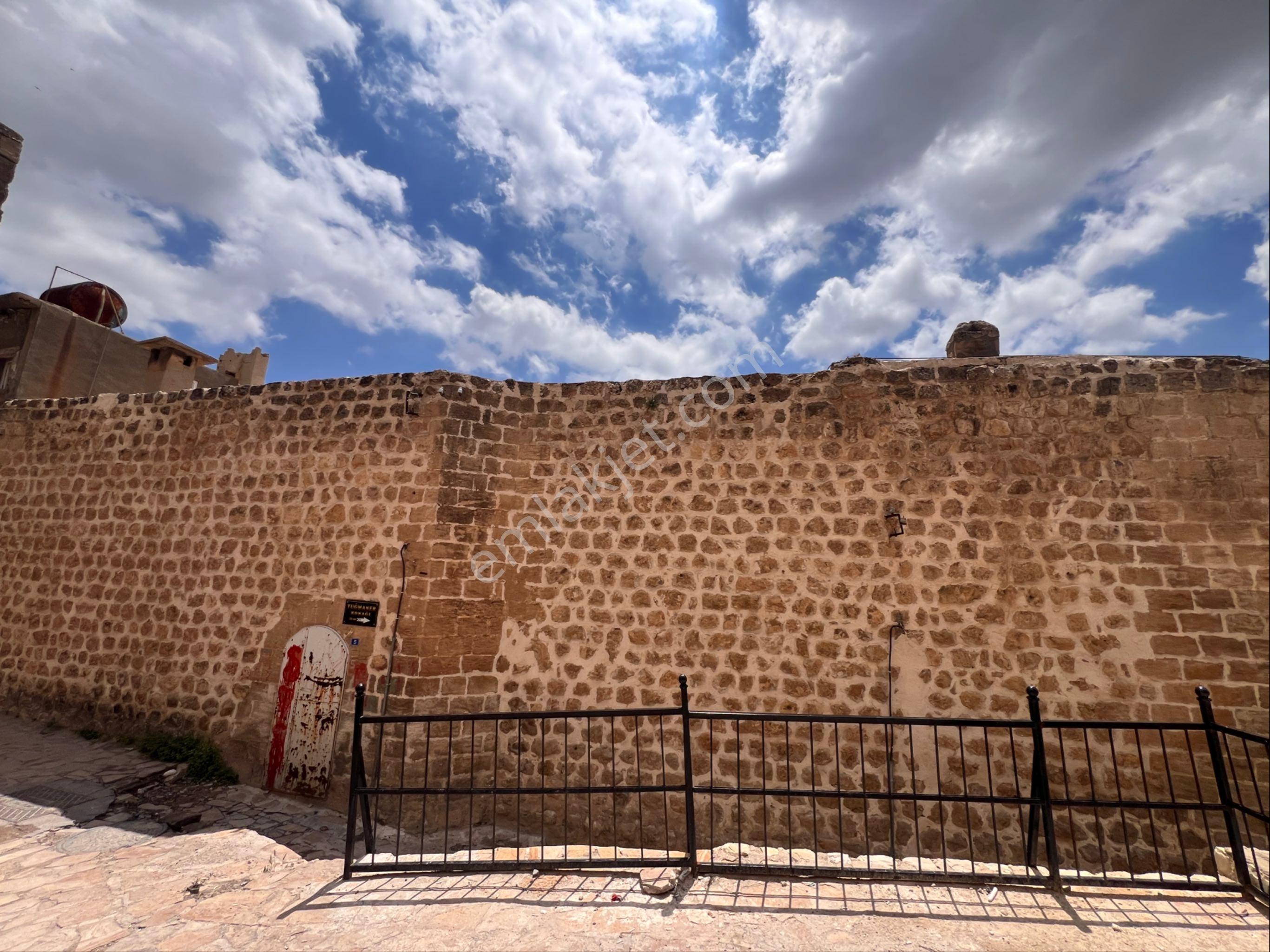 Murat Emlaktan Eşsiz Eski Mardin Manzaralı Geniş Teraslı Konağımız Satılıktır - Görsel 3