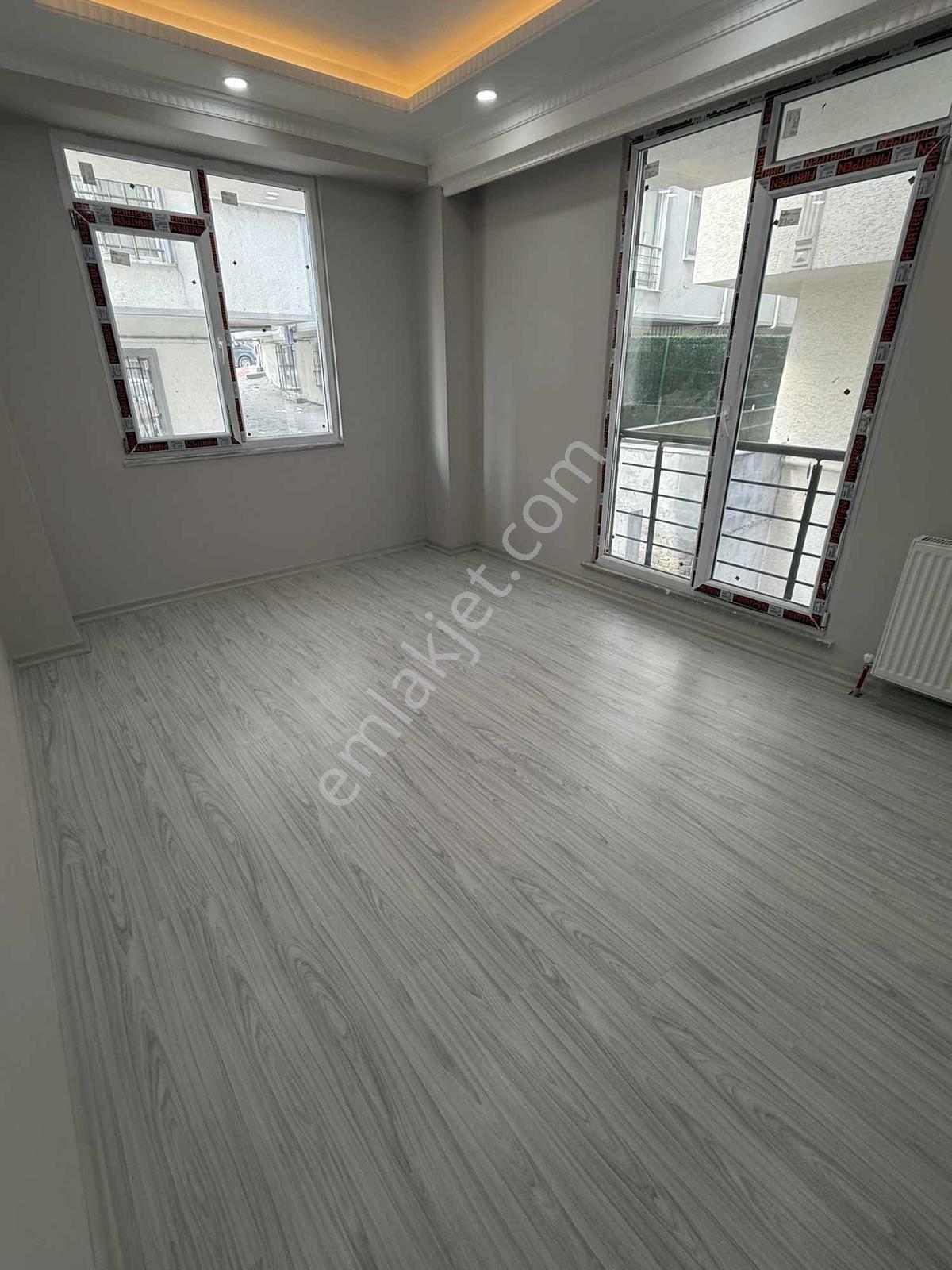 Başakşehir Altınşehir'de Caddeye Yakın Sıfır 1+1 Yüksek Giriş
