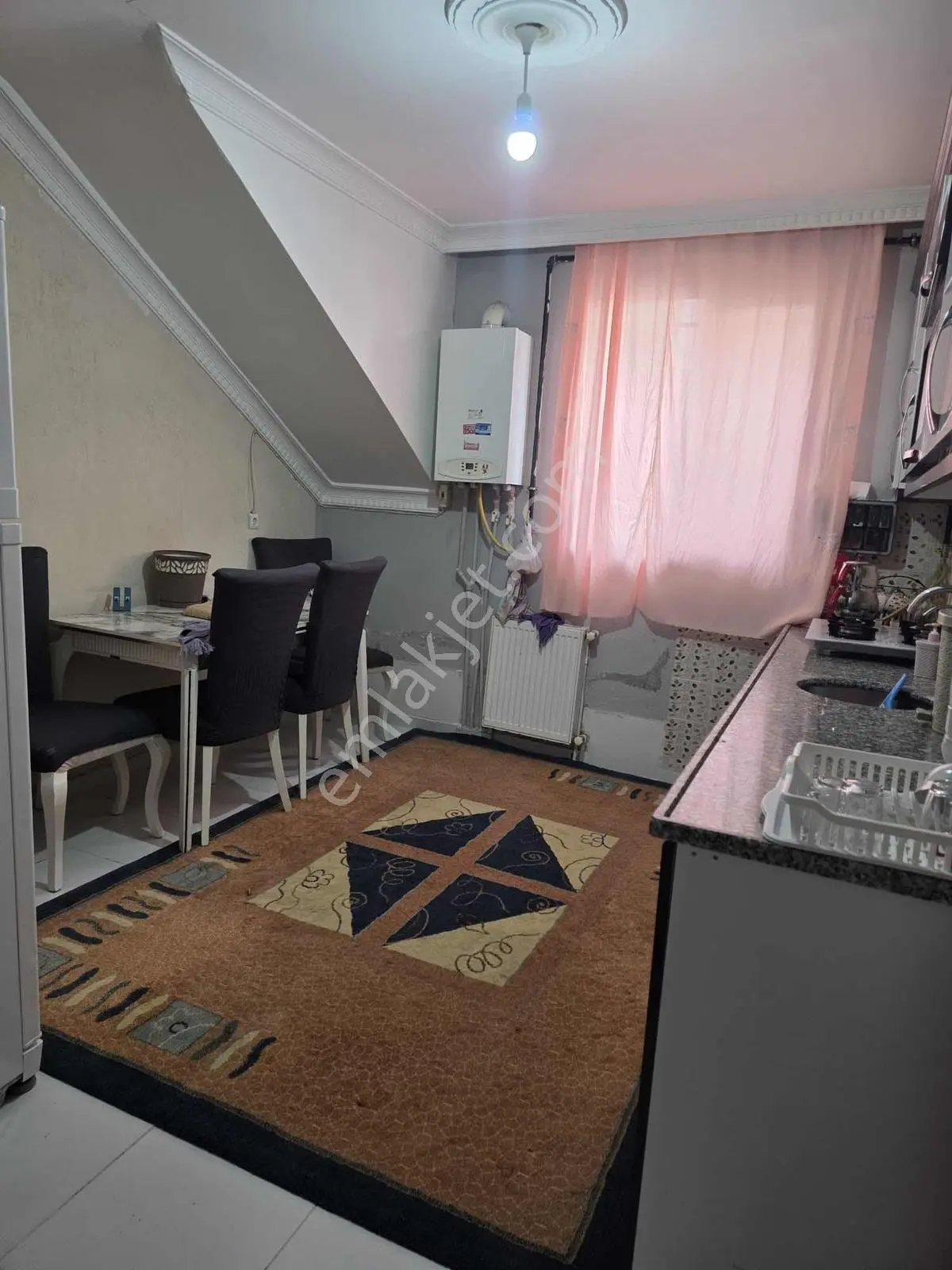 Satılık 90m2 Neti Bulunan Düz Giriş Gibi Bahçe Katı