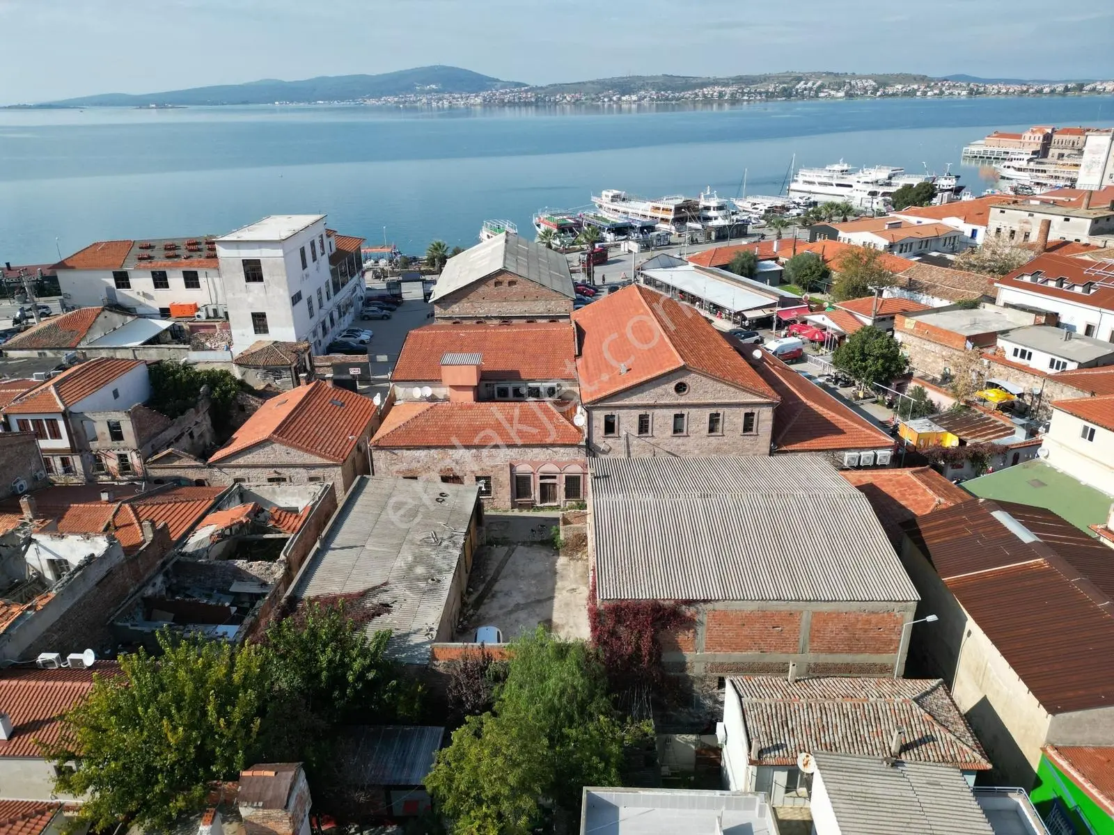 Ayvalık Macaron'a Komşu Ticari+konut İmarlı Arsa