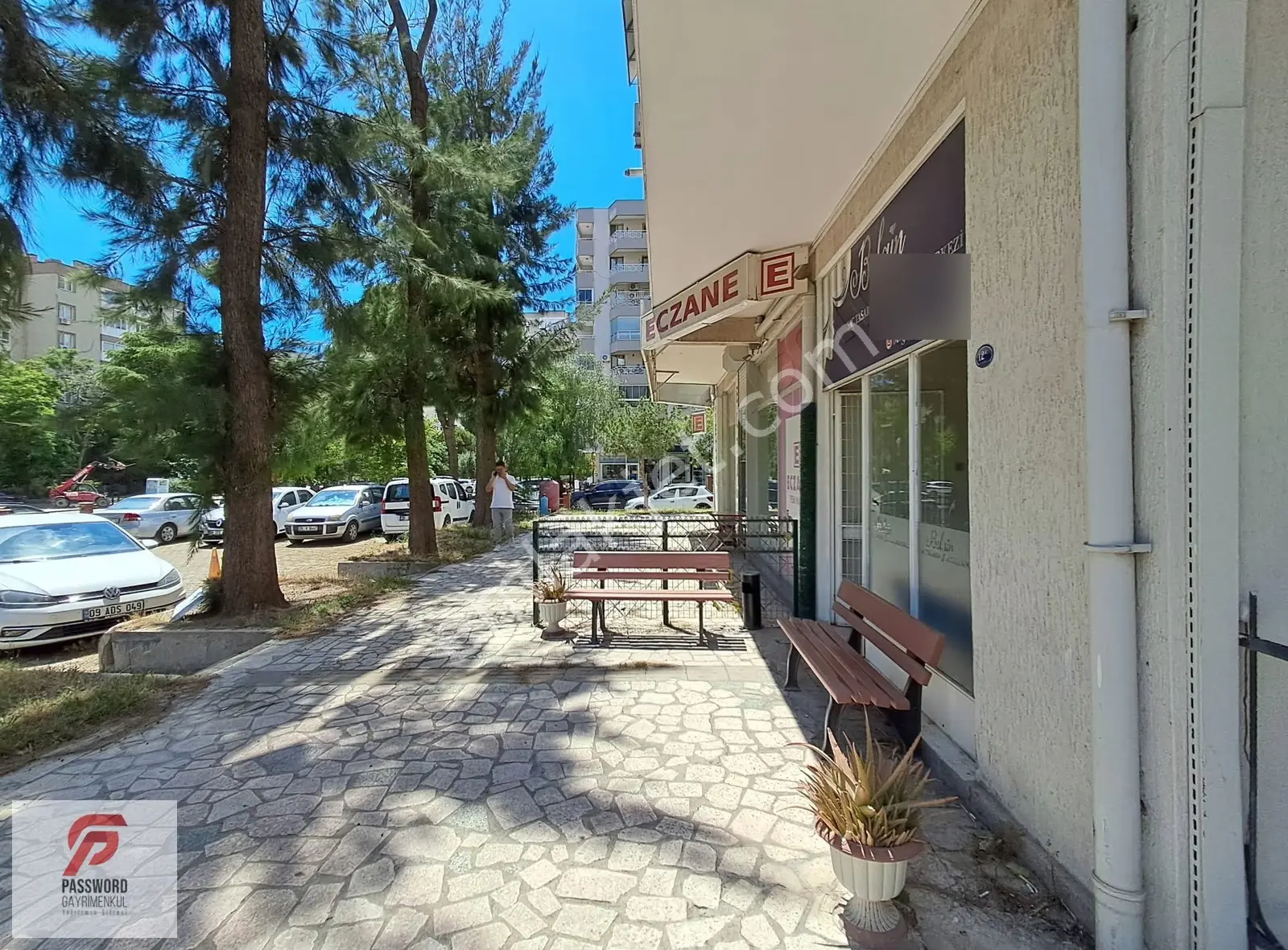 Bayraklı Mansuroğlu Mahallesi'nde Kiralık Dükkan