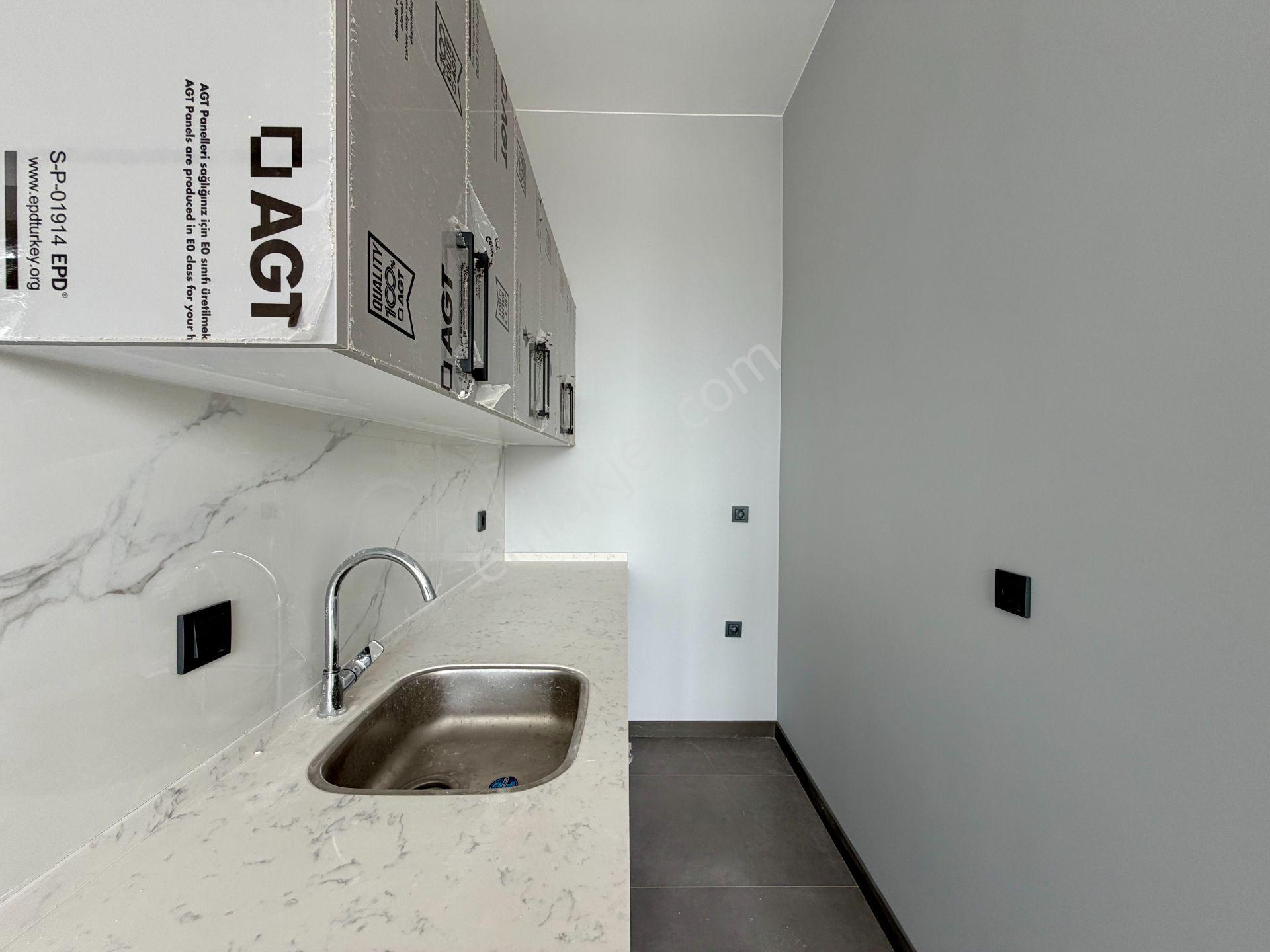 Kuşadası Merkez Ana Cadde Üzerınde 57 M² Kıralık Ofıs - Görsel 20