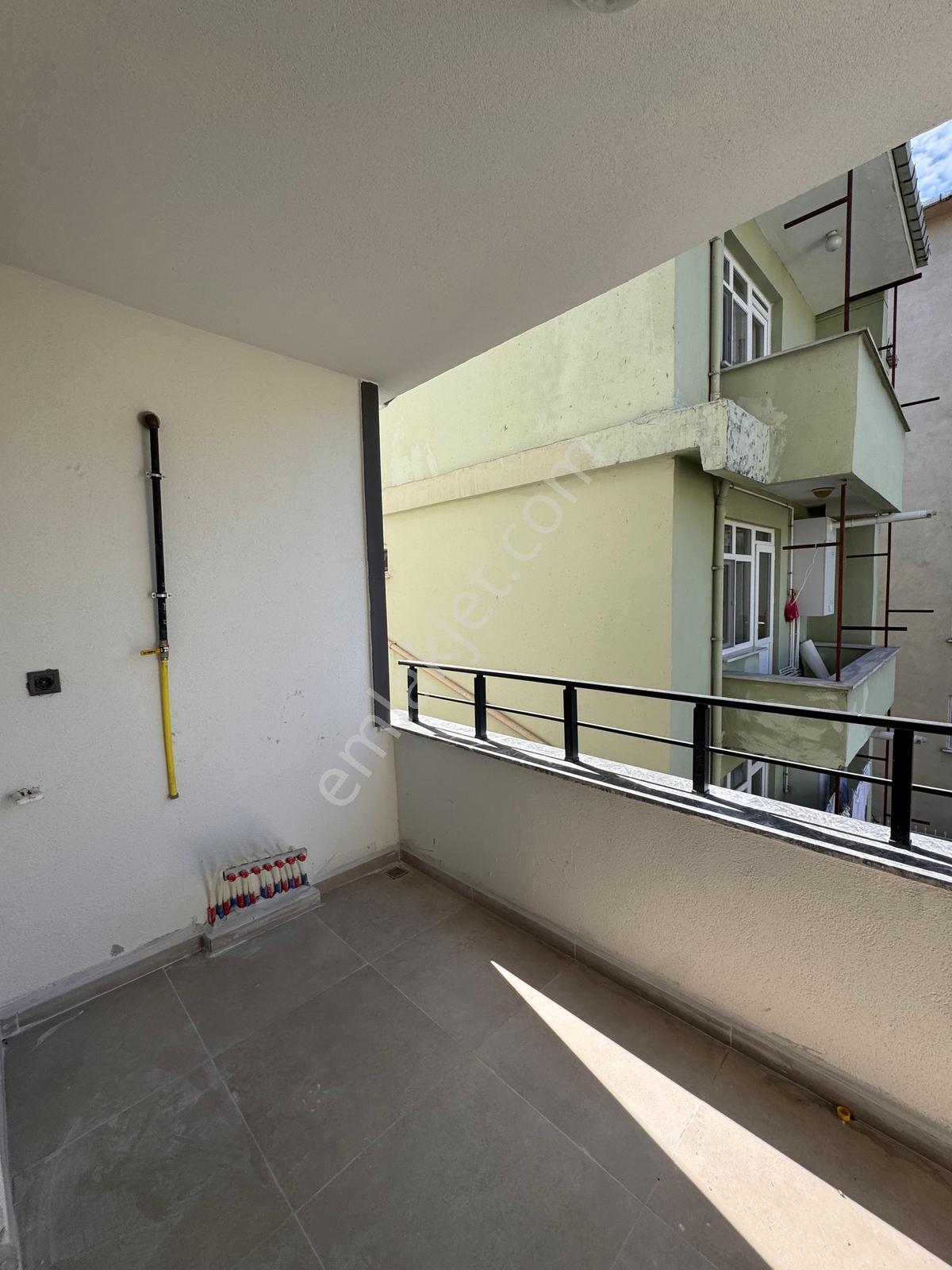 Cide Demirtaş Emlak Güvencesi İle Kiralık 3+1 Daire - Görsel 9