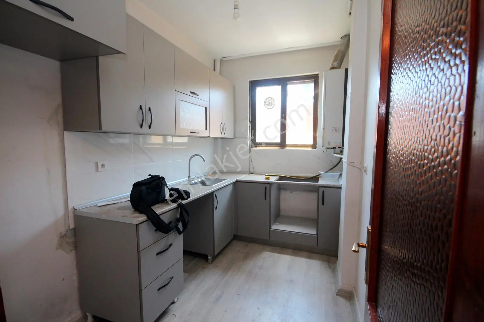 Kiralık 2+1 Ferahevlerde Eşyalı Nezih Ferah Bol Güneş Gören Dair - Görsel 3