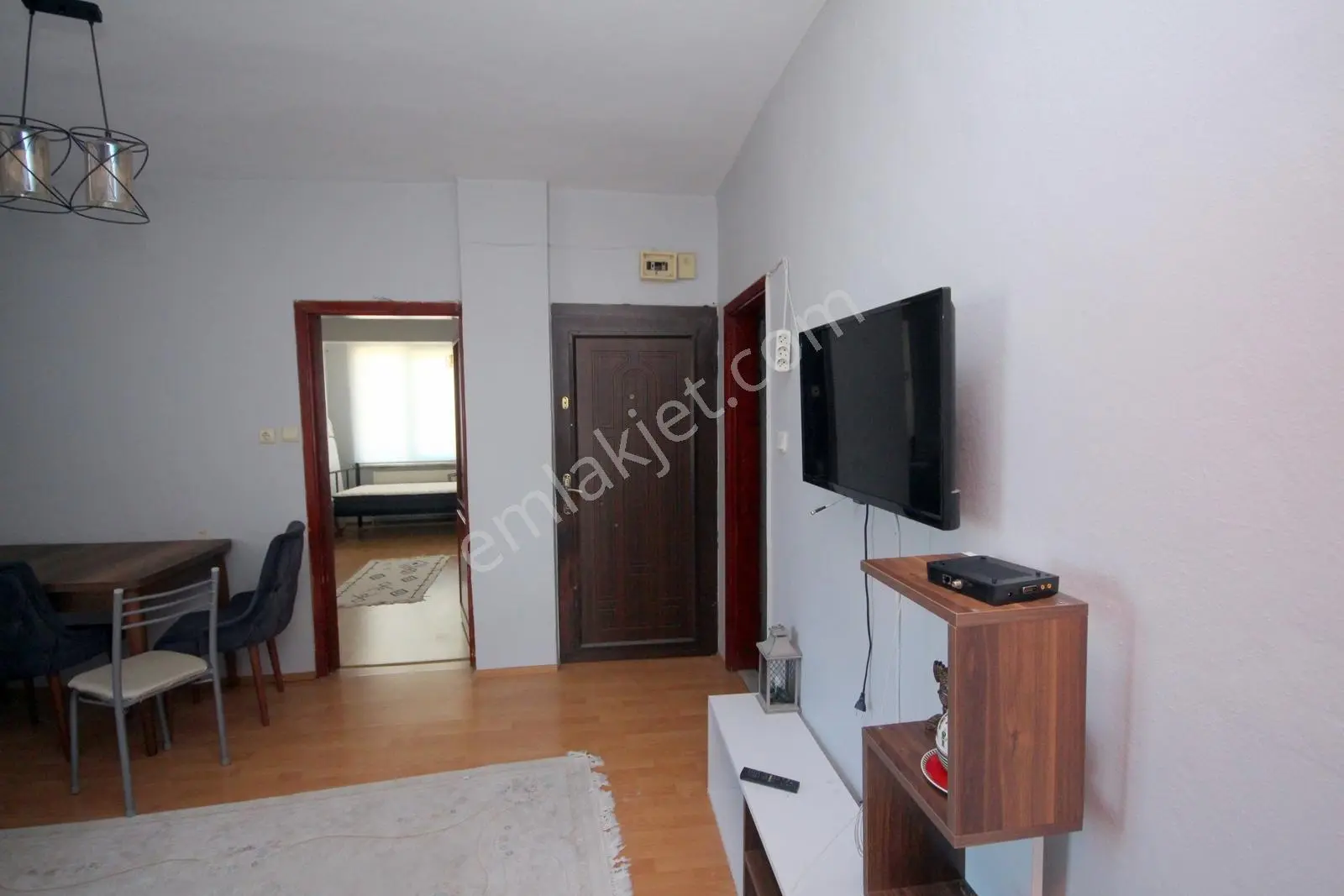 Kiralık 2+1 Ferahevlerde Eşyalı Nezih Ferah Bol Güneş Gören Dair