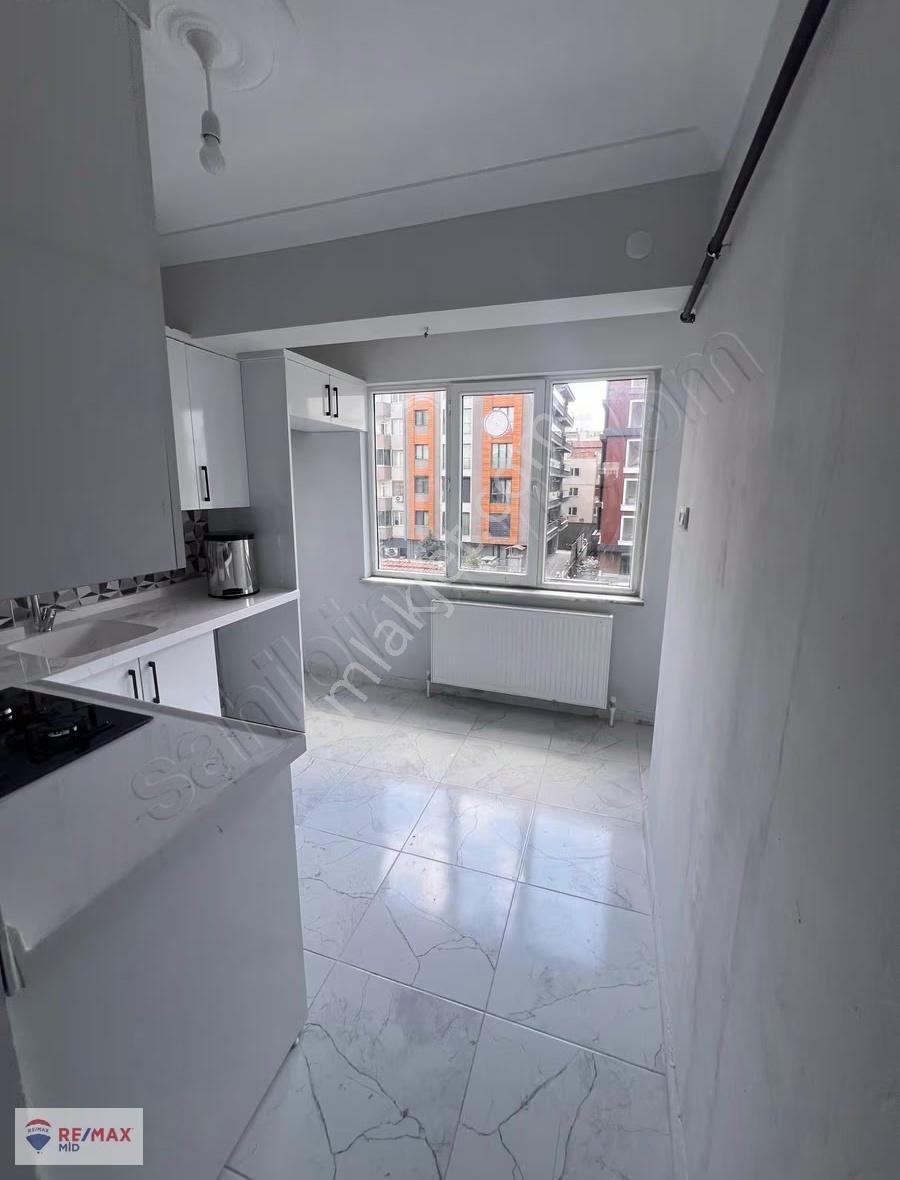 Re/max Mid'den Bahçelıevler'de 2+1 Kıralık Daıre - Görsel 2