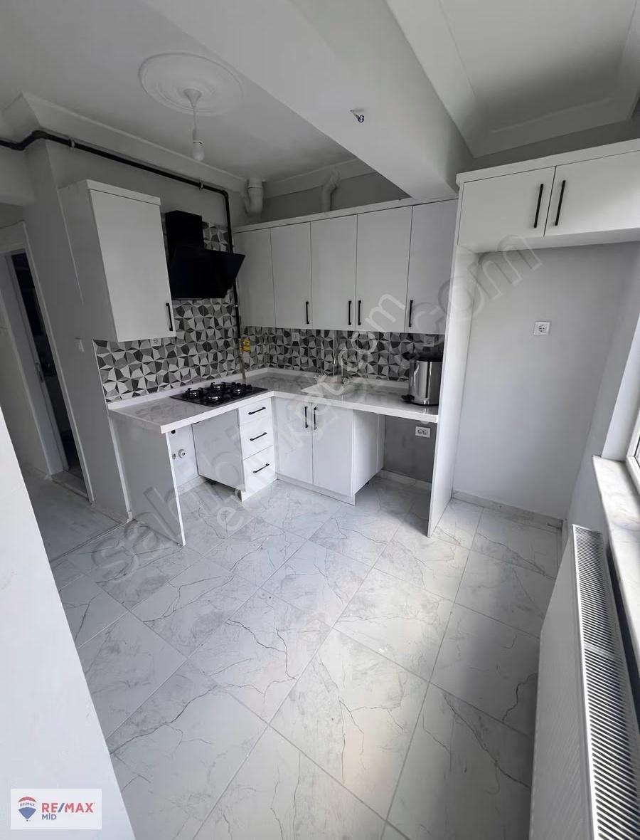 Re/max Mid'den Bahçelıevler'de 2+1 Kıralık Daıre - Görsel 6