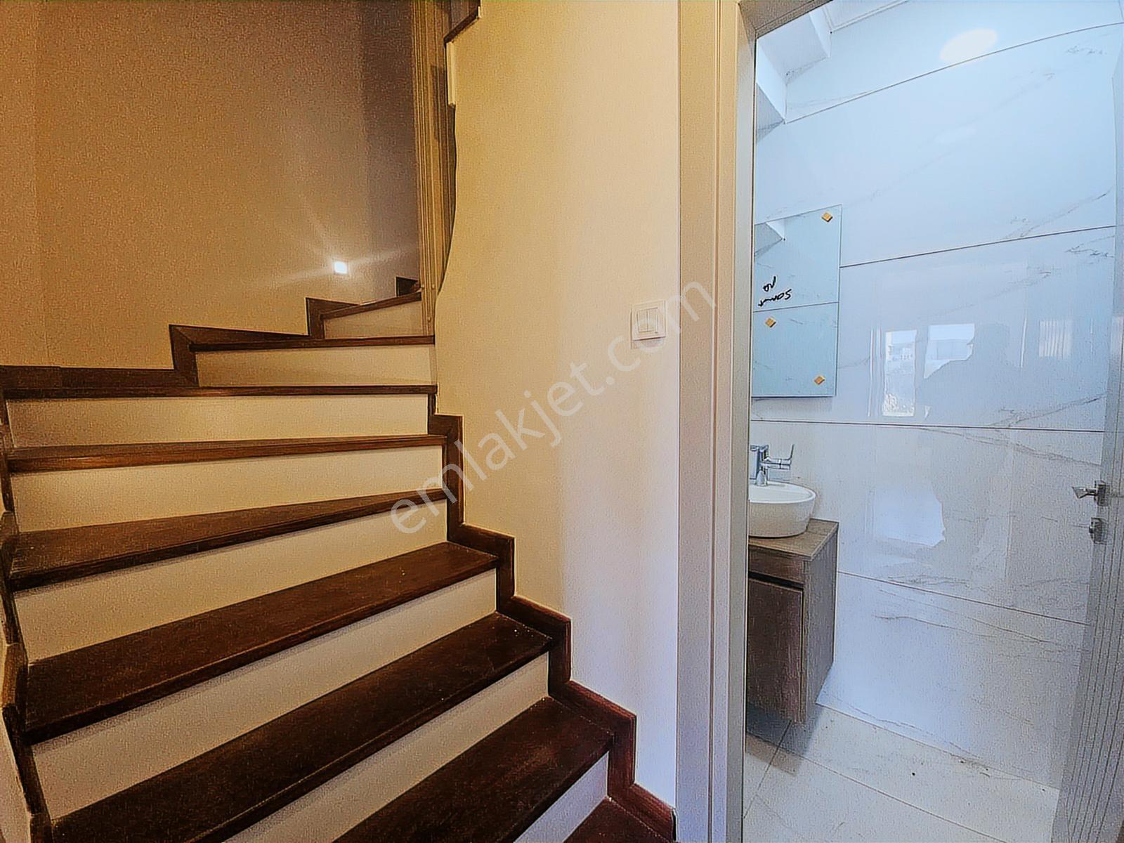 Güre'de Denize 220 Mt, Yenilenmiş, Masrafsız 3+1 Satılık Villa - Görsel 11