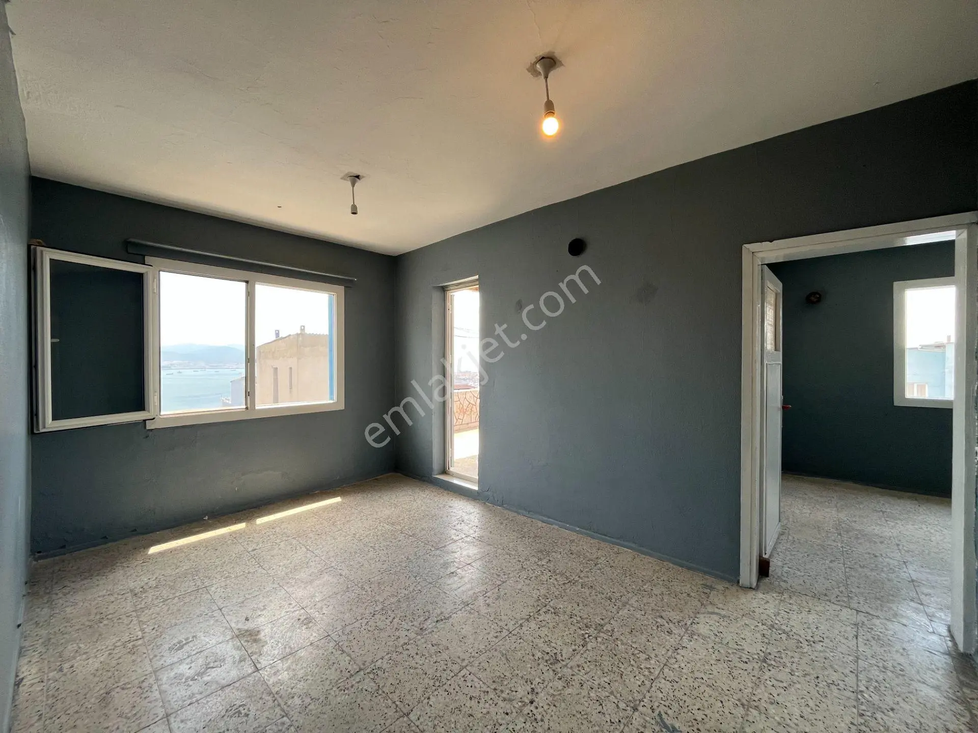 Gümüşpala Pazar Yeri Yakını Deniz Manzaralı Teraslı 2+1 Kiralık