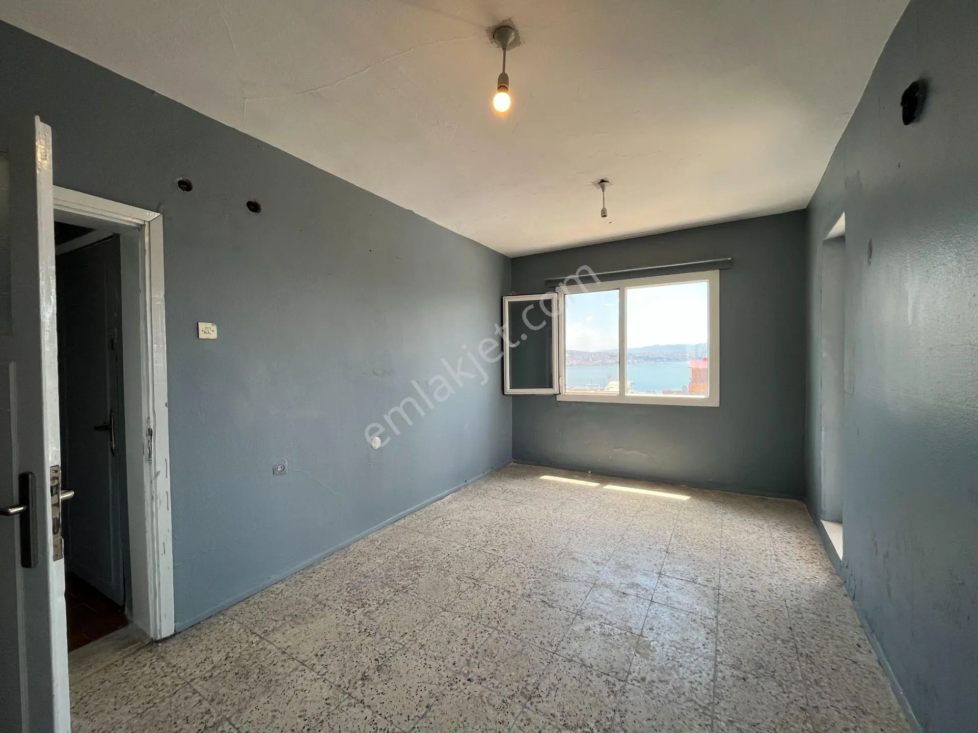 Gümüşpala Pazar Yeri Yakını Deniz Manzaralı Teraslı 2+1 Kiralık - Görsel 2
