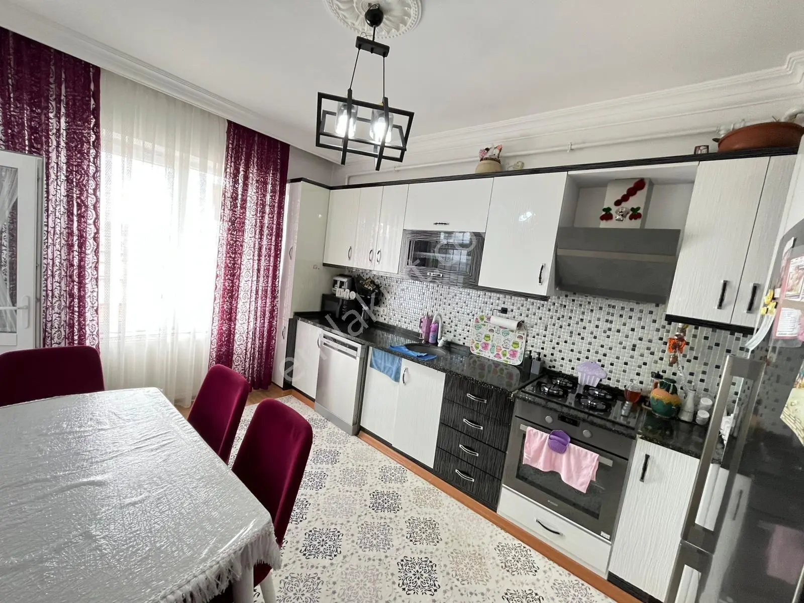 Ymz'den Yeditepede Mahallesi'nde Ara Kat 2+1 İskanlı Daire