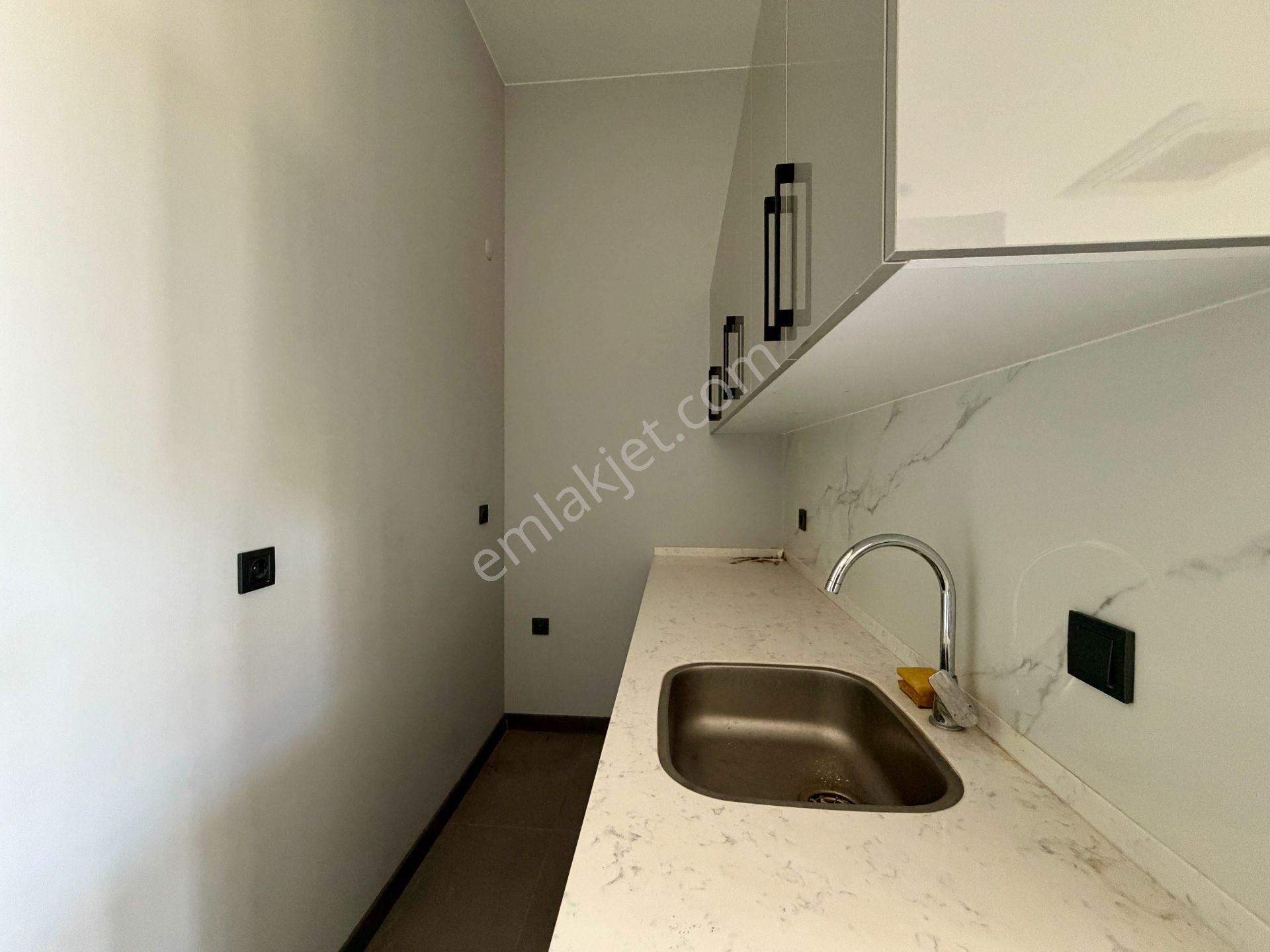 Kuşadası Merkez Ana Cadde Üzerınde 44 M² Kıralık Ofıs - Görsel 14