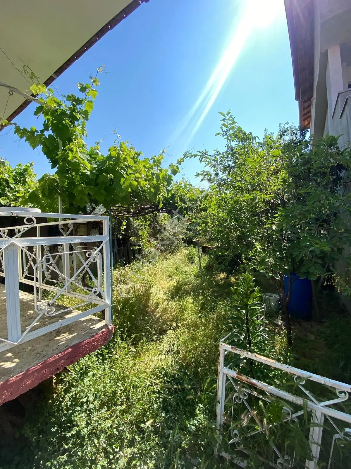 Kula Zaferiye Mahllesinde 302 M2 Satılık Müstakil Ev