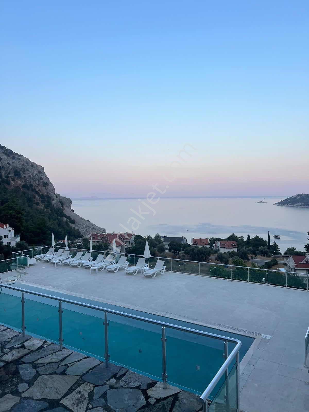 Marmaris Turunç'ta - Deniz Manzaralı - Havuzlu - Teraslı 1+1 - Görsel 15