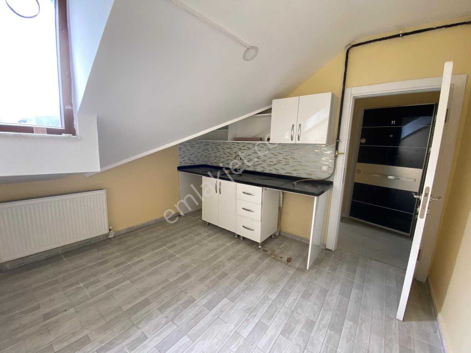 Arnavutköy Huzur Sitesinde Geniş Teraslı 1+1 Kiralık - Görsel 21