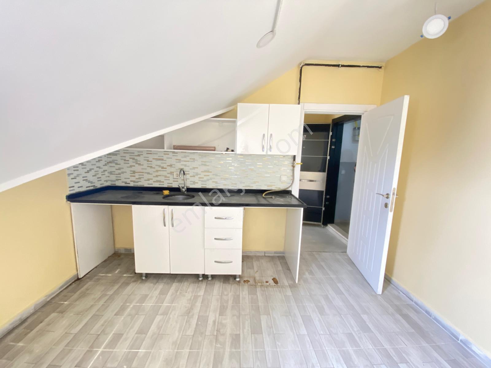 Arnavutköy Huzur Sitesinde Geniş Teraslı 1+1 Kiralık - Görsel 24