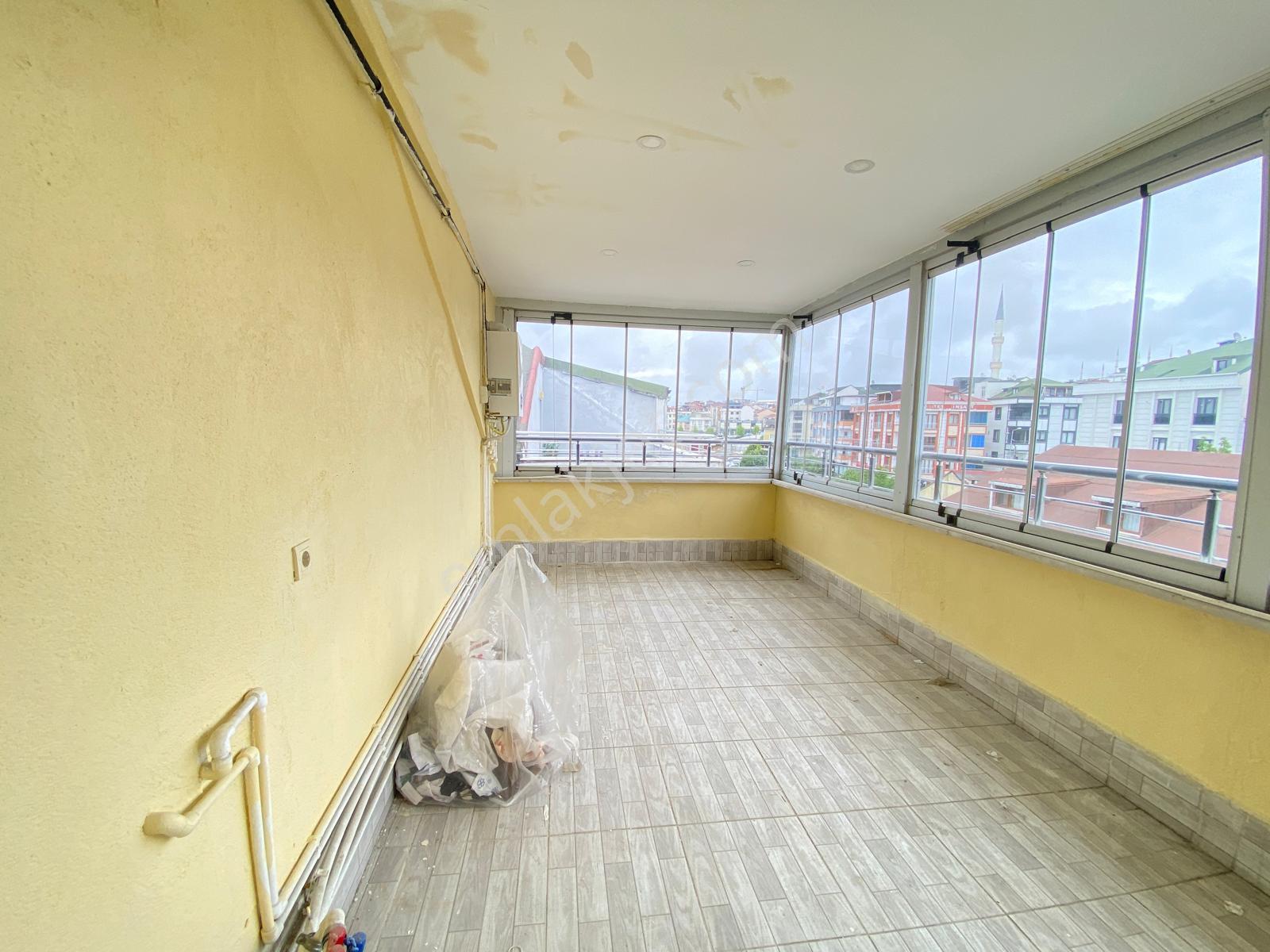 Arnavutköy Huzur Sitesinde Geniş Teraslı 1+1 Kiralık - Görsel 25